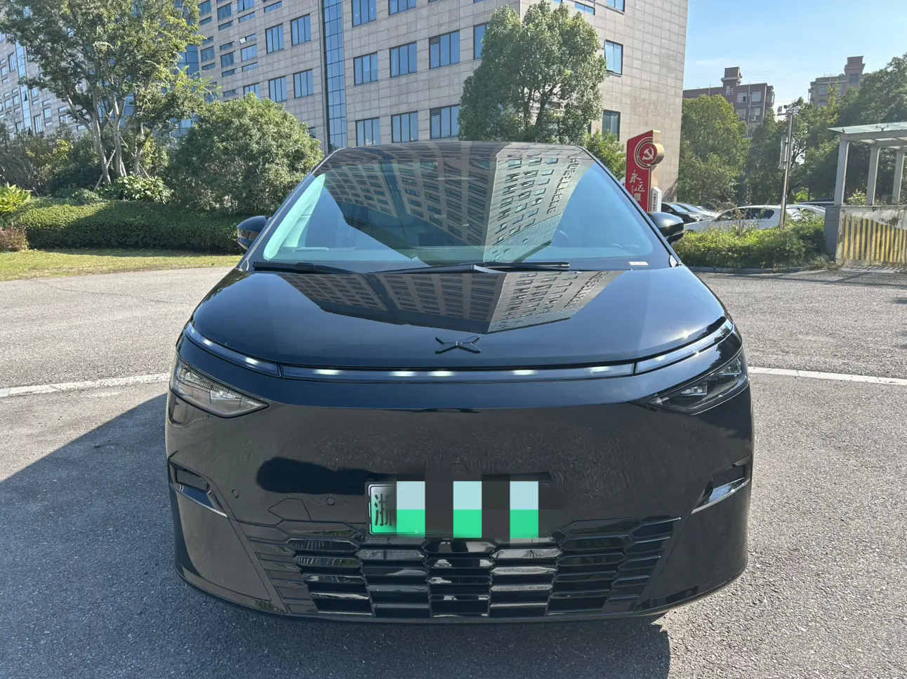 Xpeng X9  из Китая