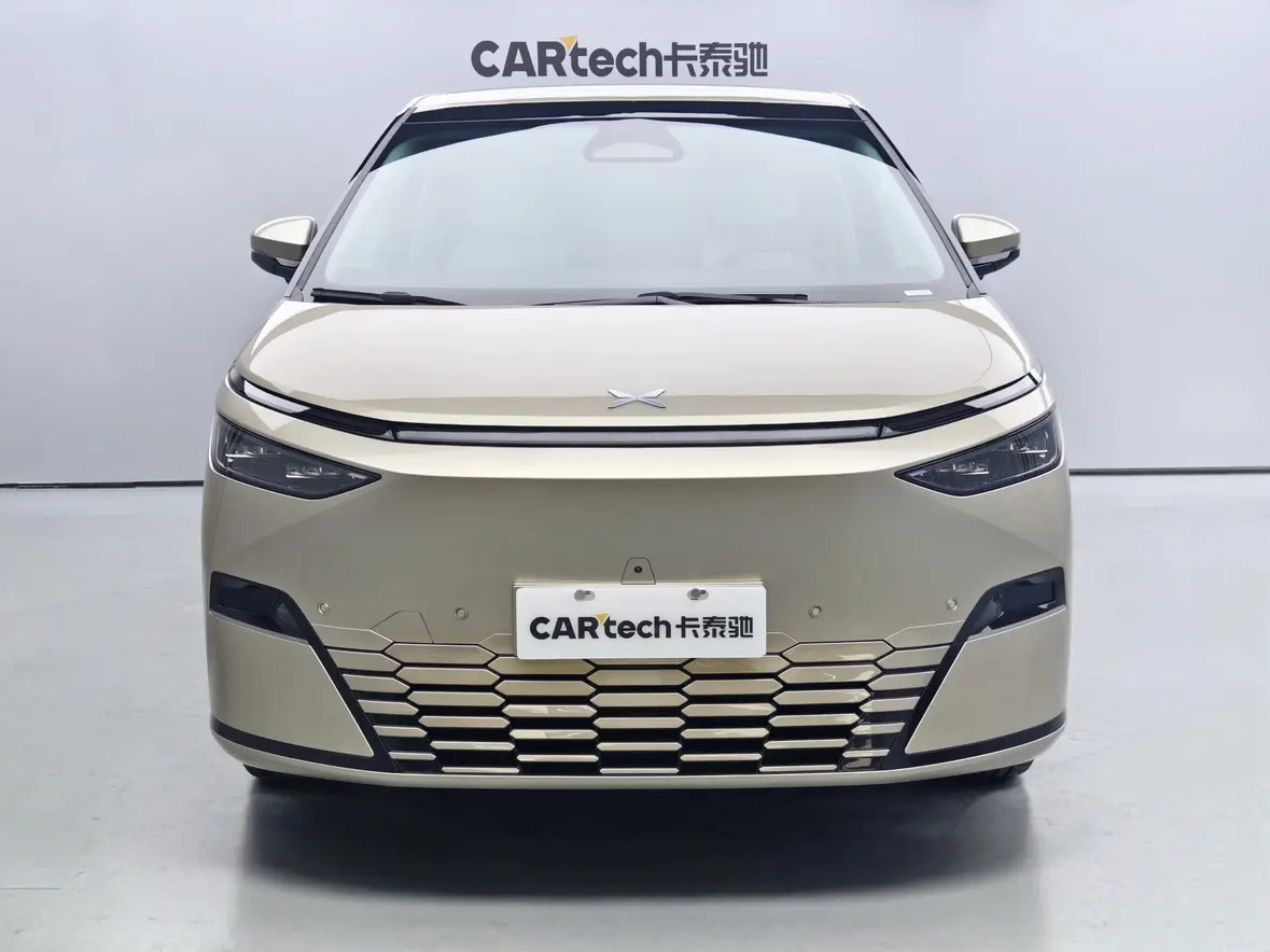 Xpeng X9  из Китая