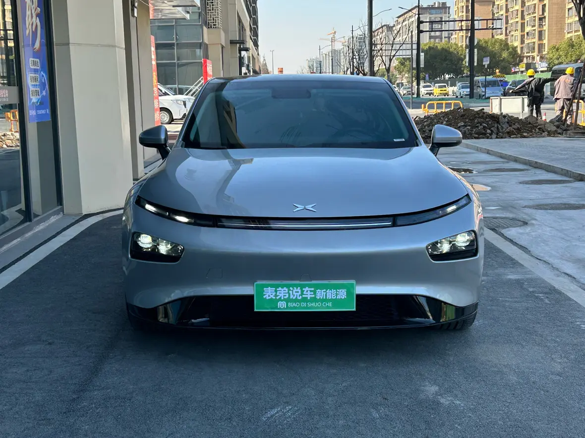 Xpeng P7  из Китая