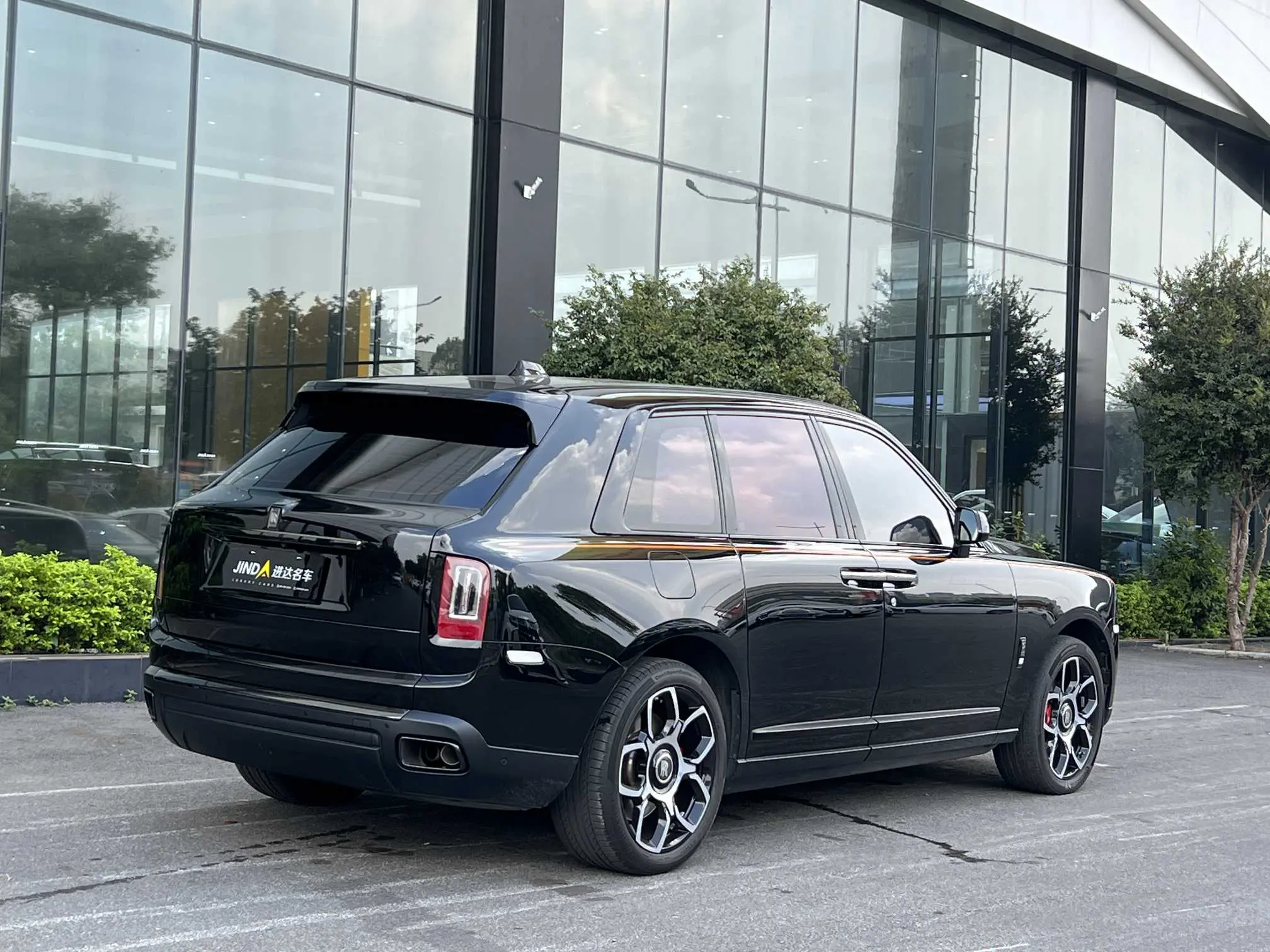 Rolls Royce Cullinan  из Китая