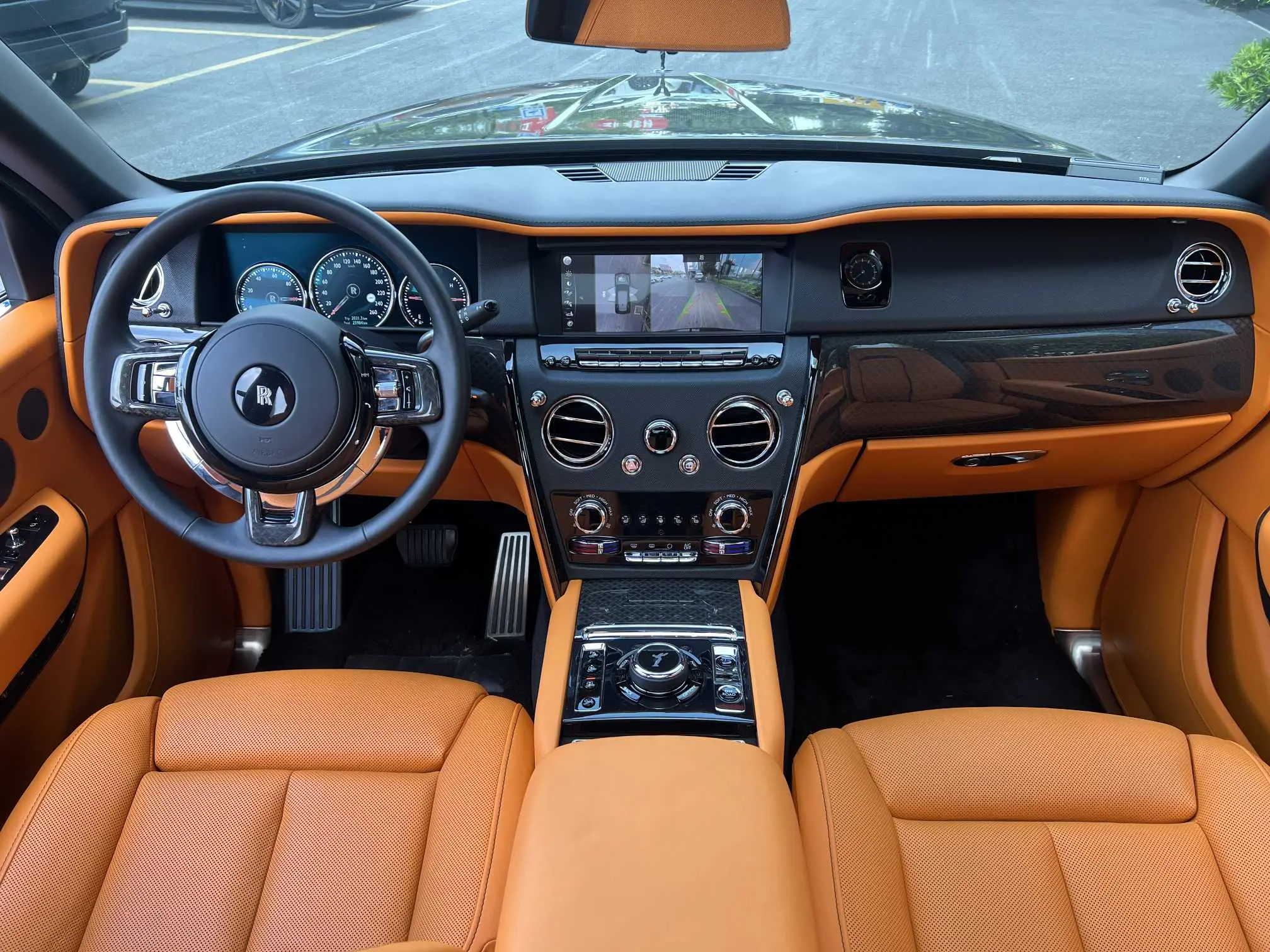 Rolls Royce Cullinan  из Китая