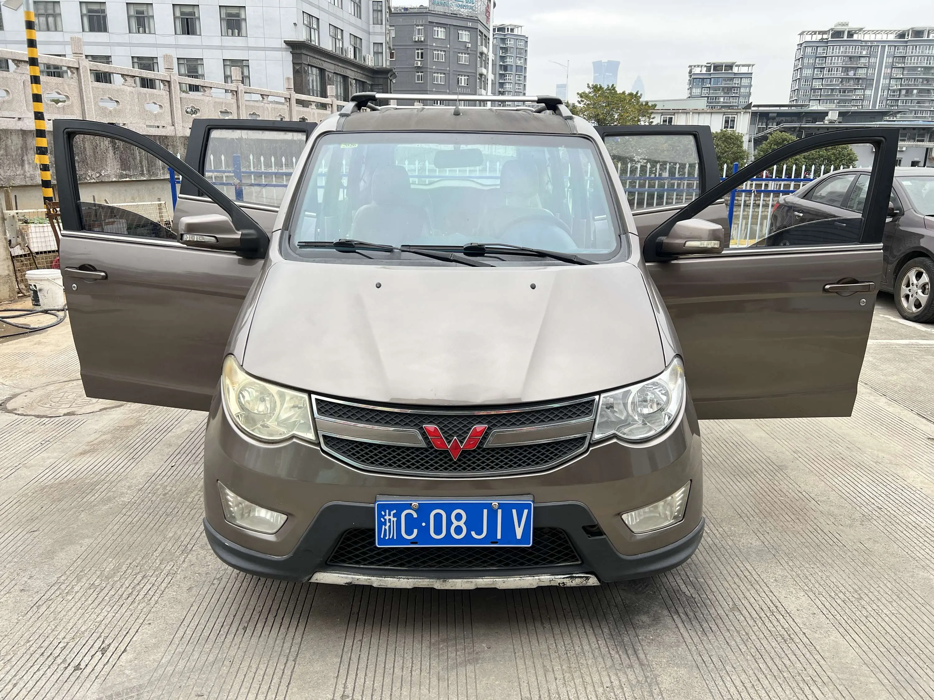 Wuling Hongguang  из Китая