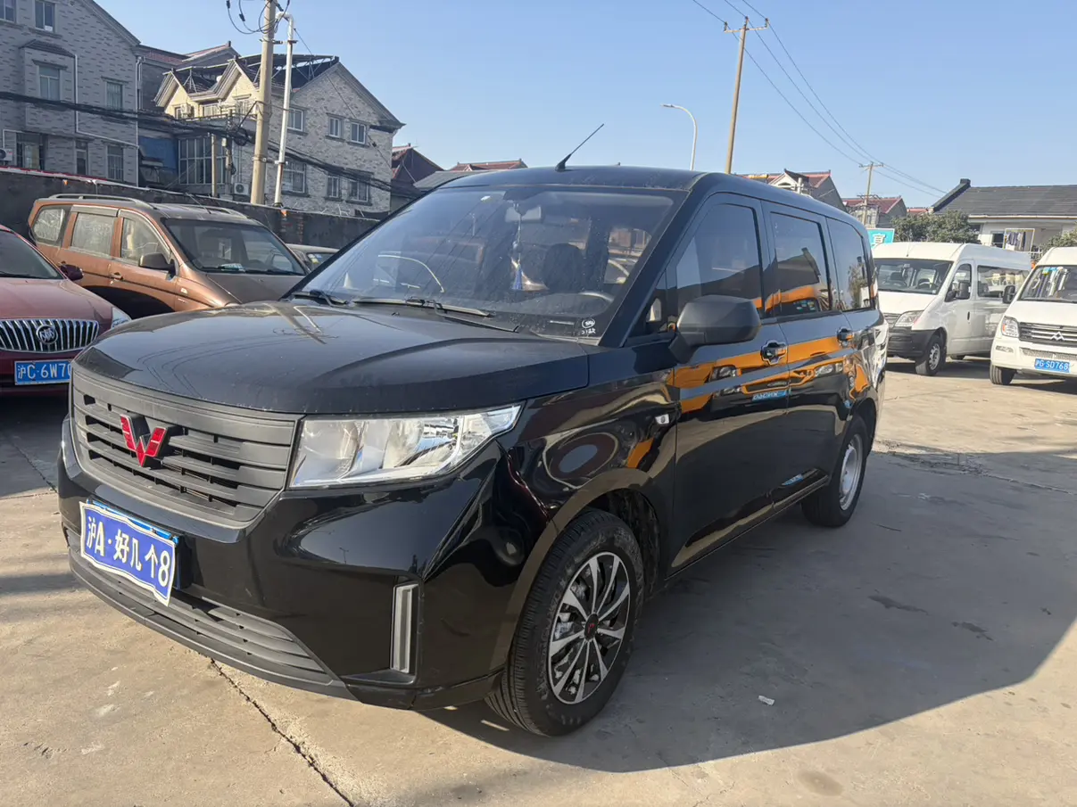 Wuling Hongguang PLUS  из Китая