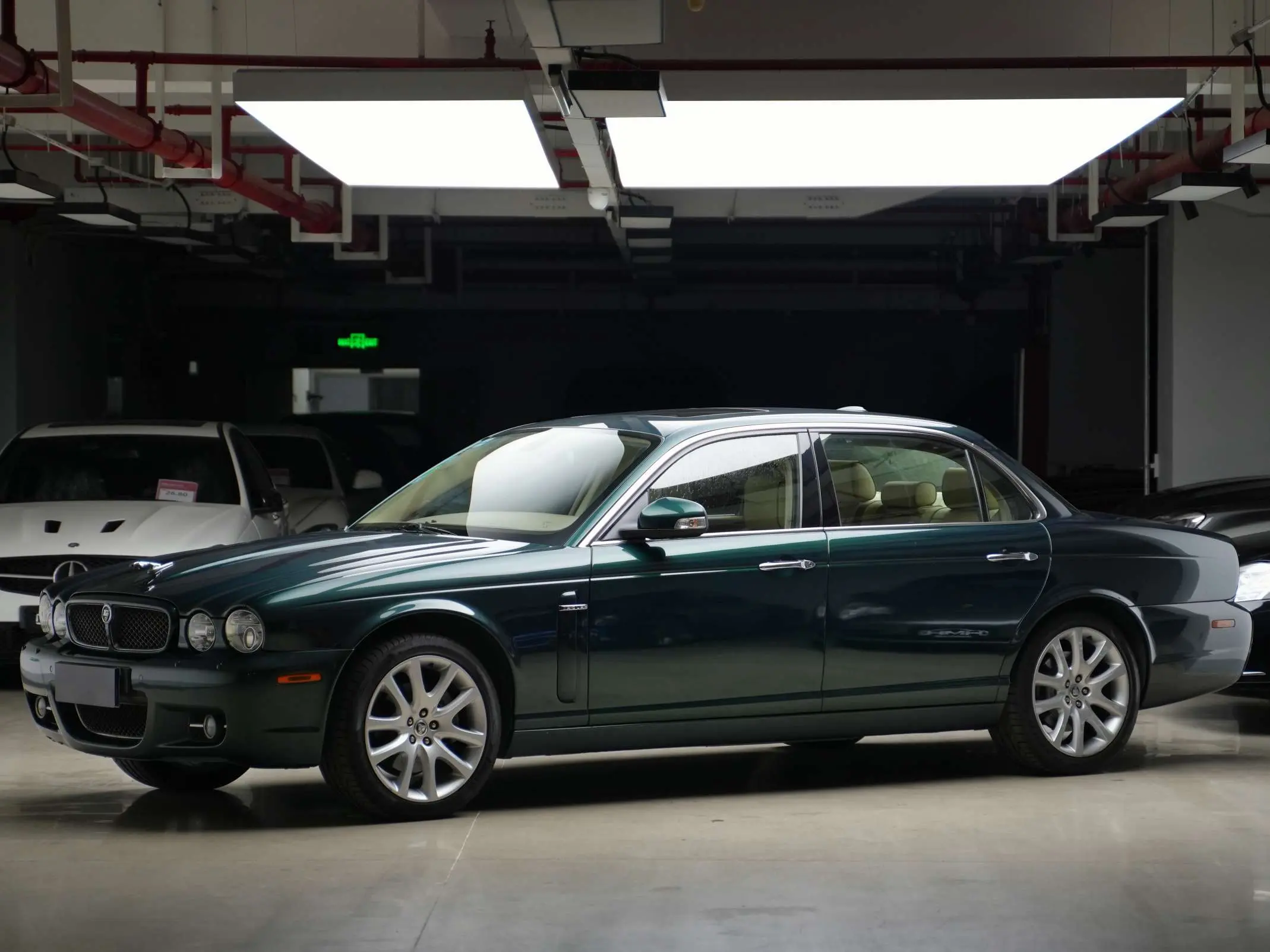 Jaguar XJ  из Китая