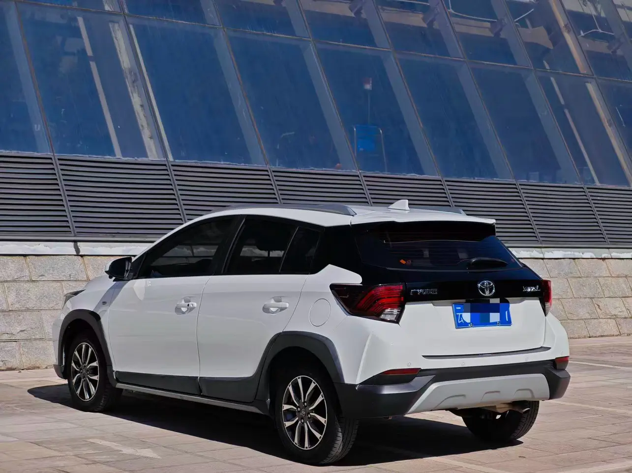 Toyota Yaris L  из Китая