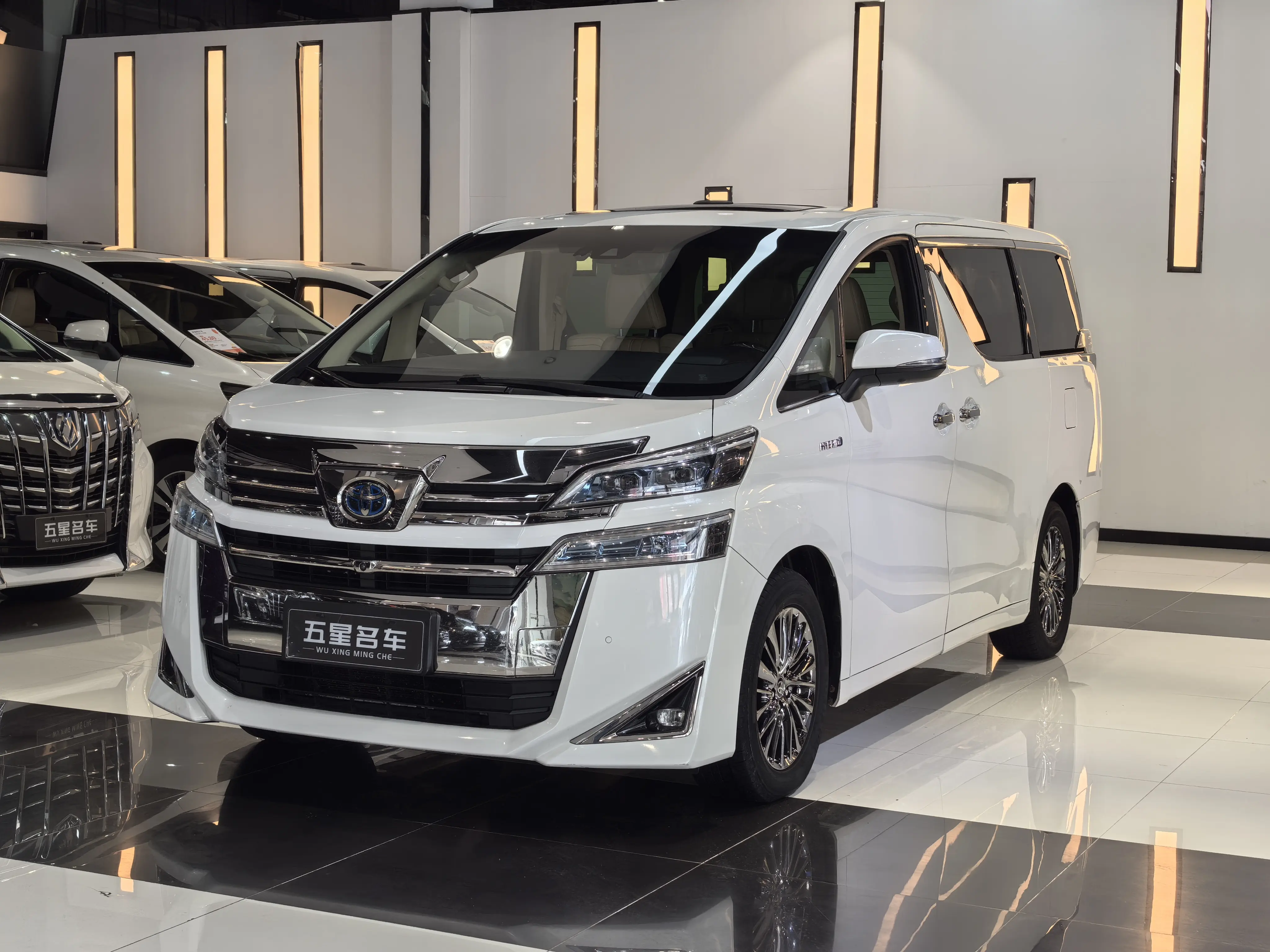 Toyota Crown Wellfire (Wilfa)  из Китая