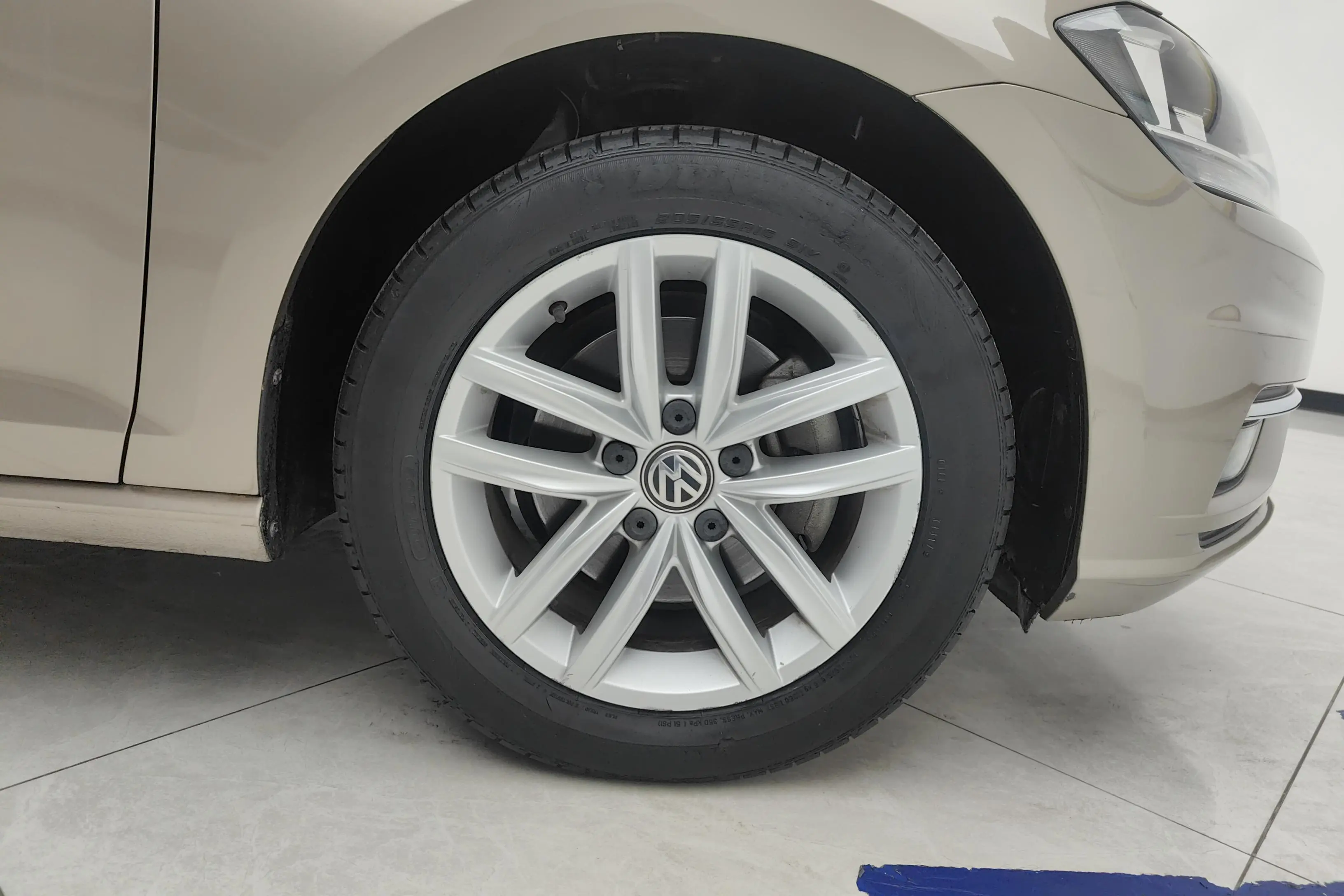 Volkswagen Golf  из Китая