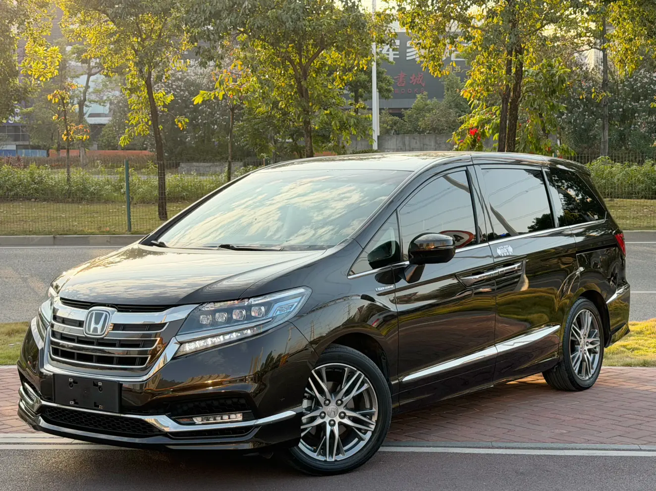 Honda Elysion (Alison)  из Китая