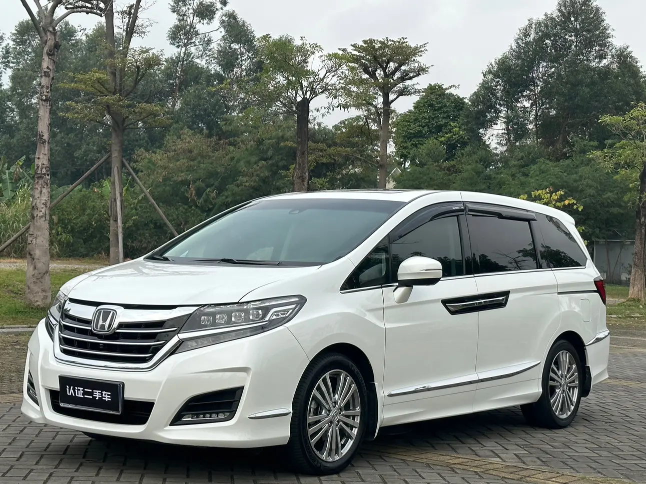 Honda Elysion (Alison)  из Китая