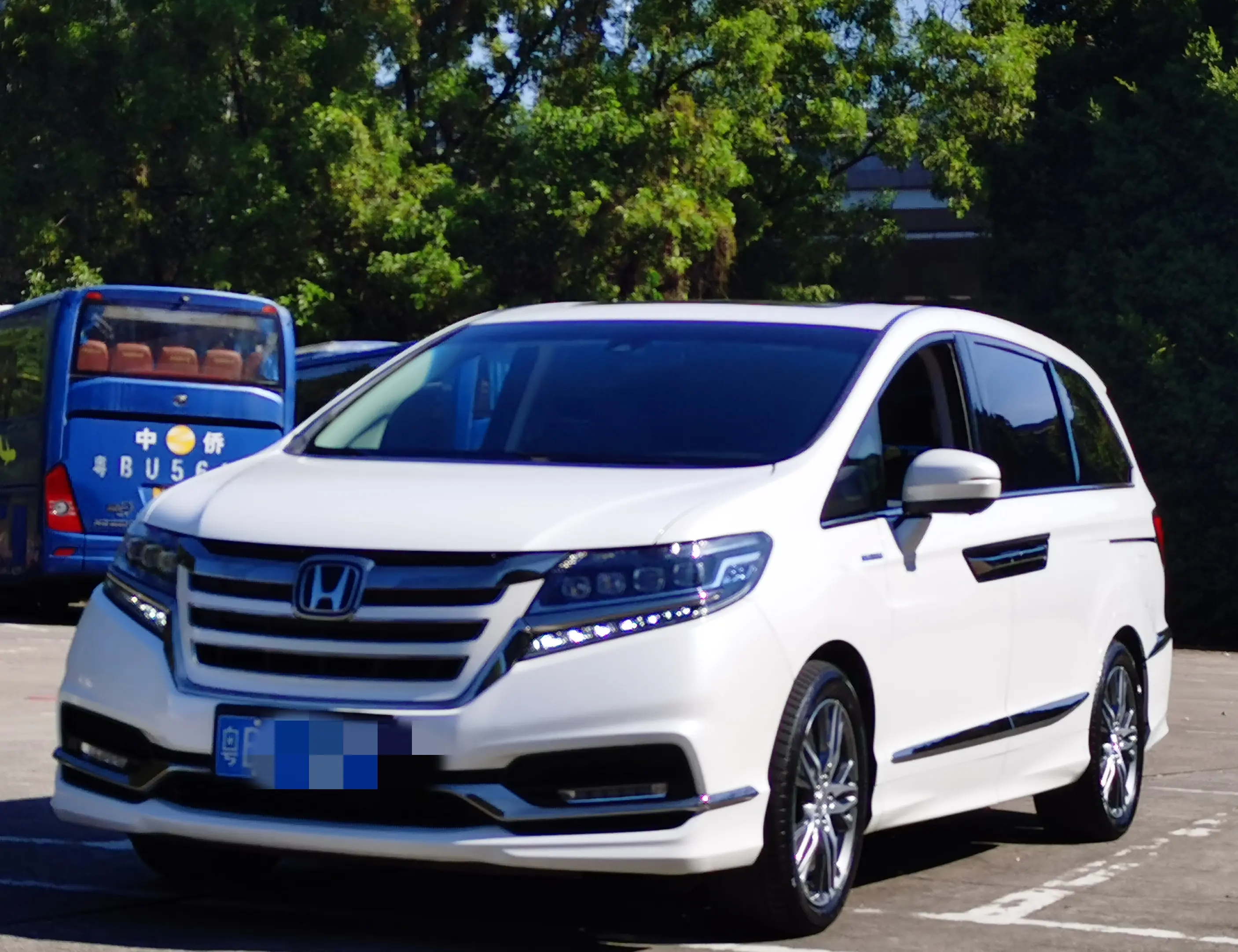 Honda Elysion (Alison)  из Китая