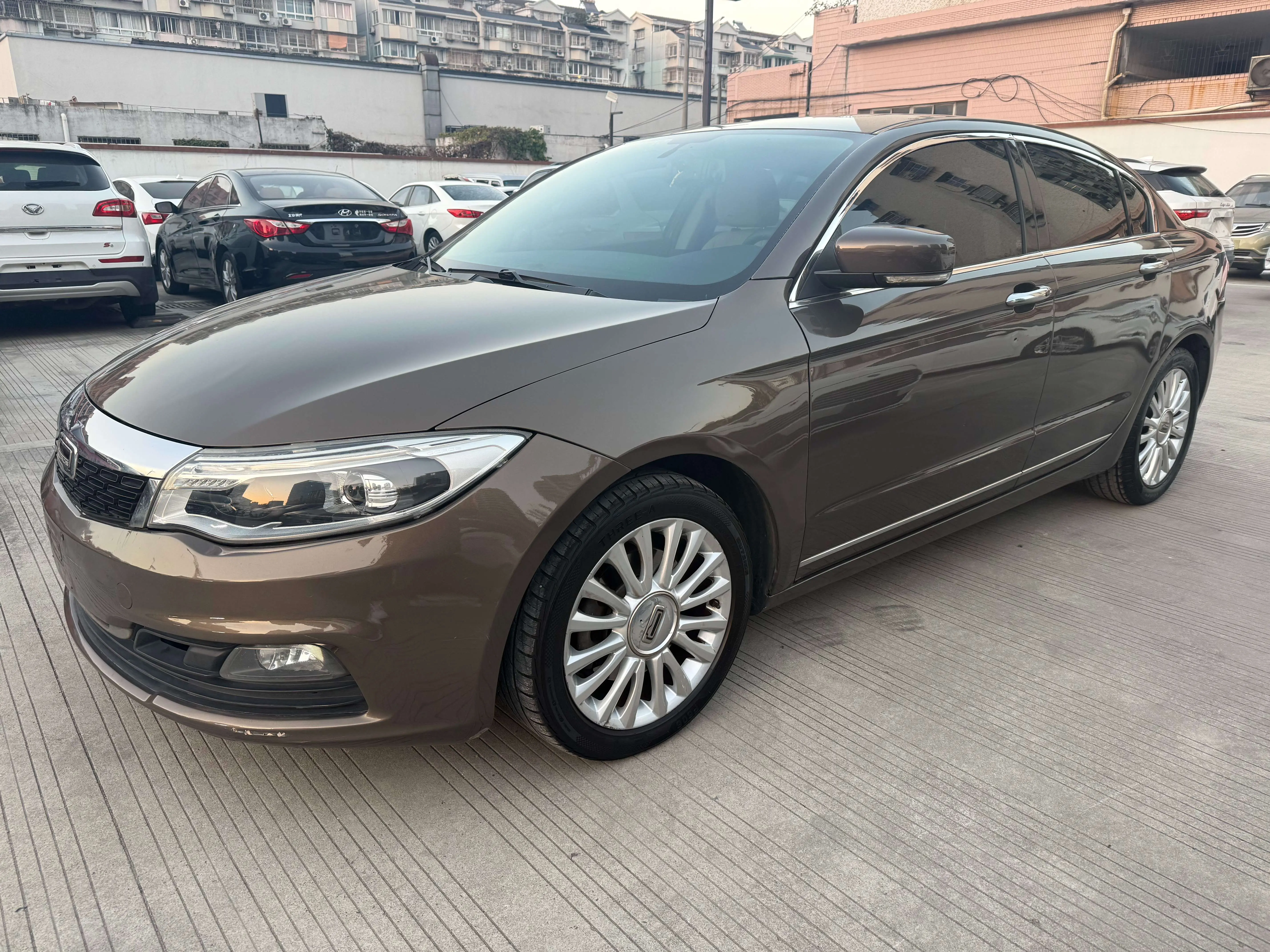 Qoros 3  из Китая