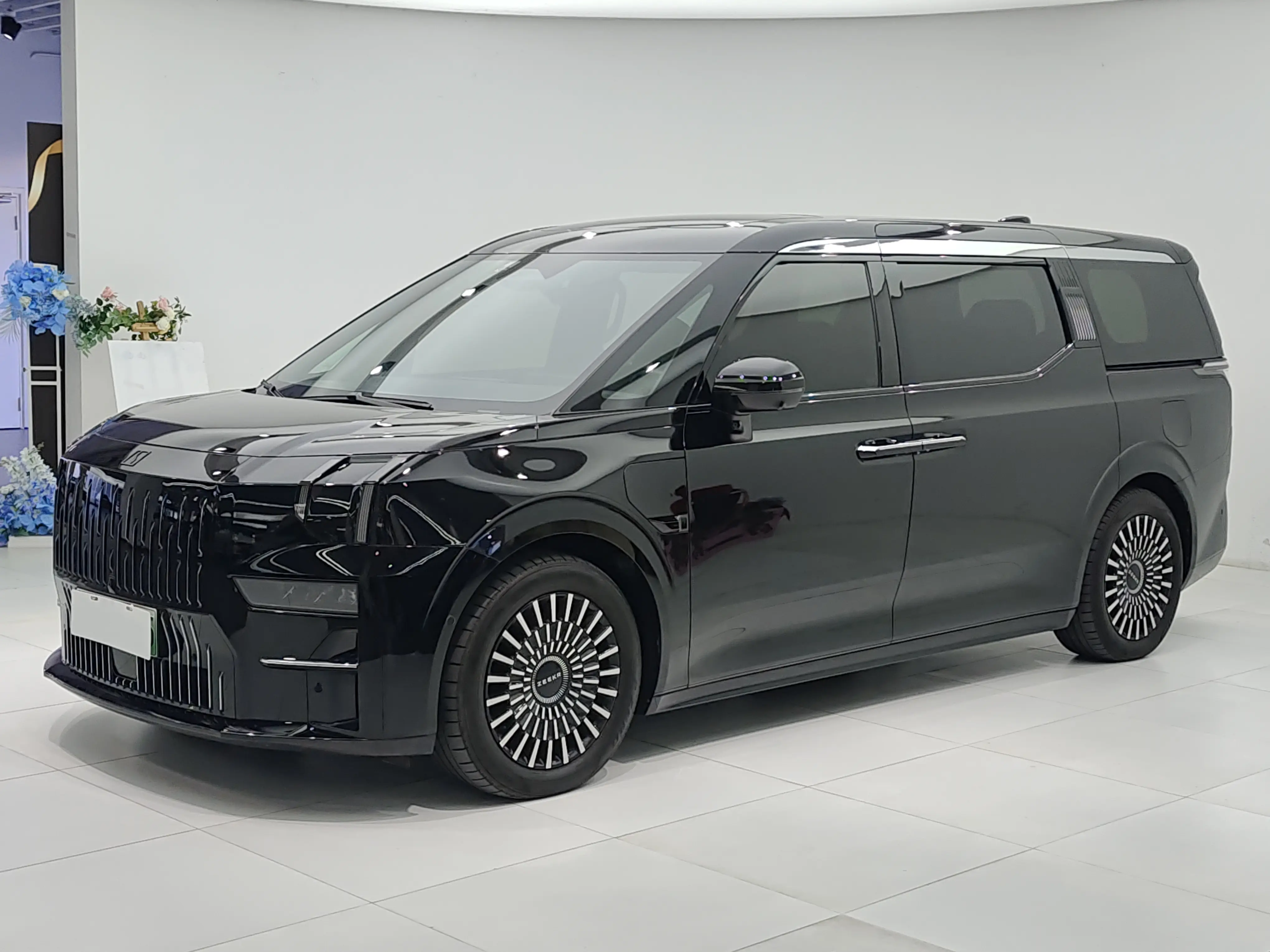 ZEEKR 009  из Китая