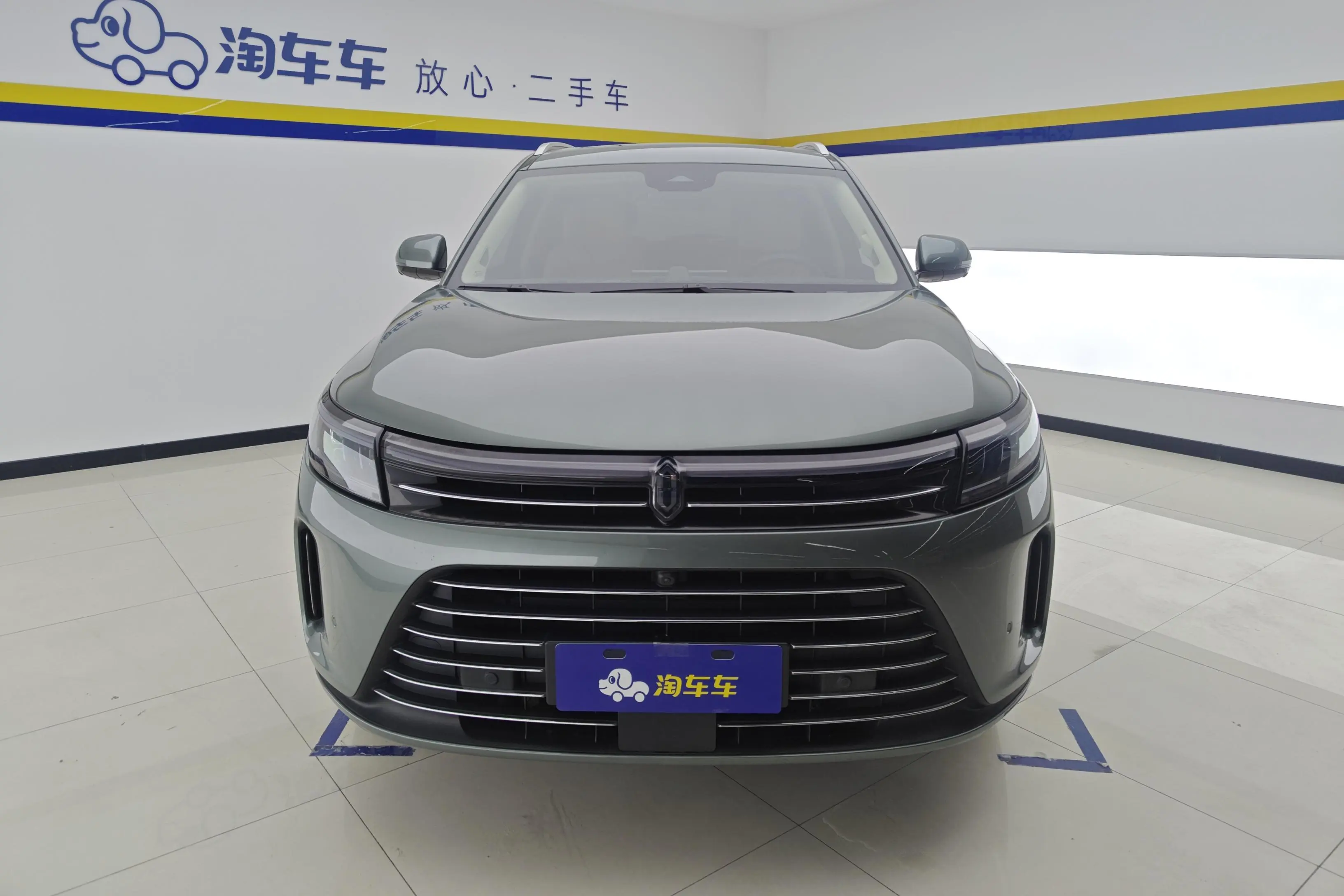 AITO M7 (Wenjie M7)  из Китая