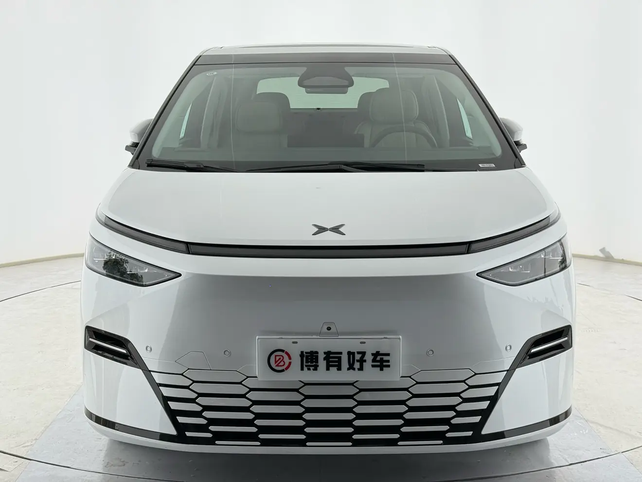 Xpeng X9  из Китая