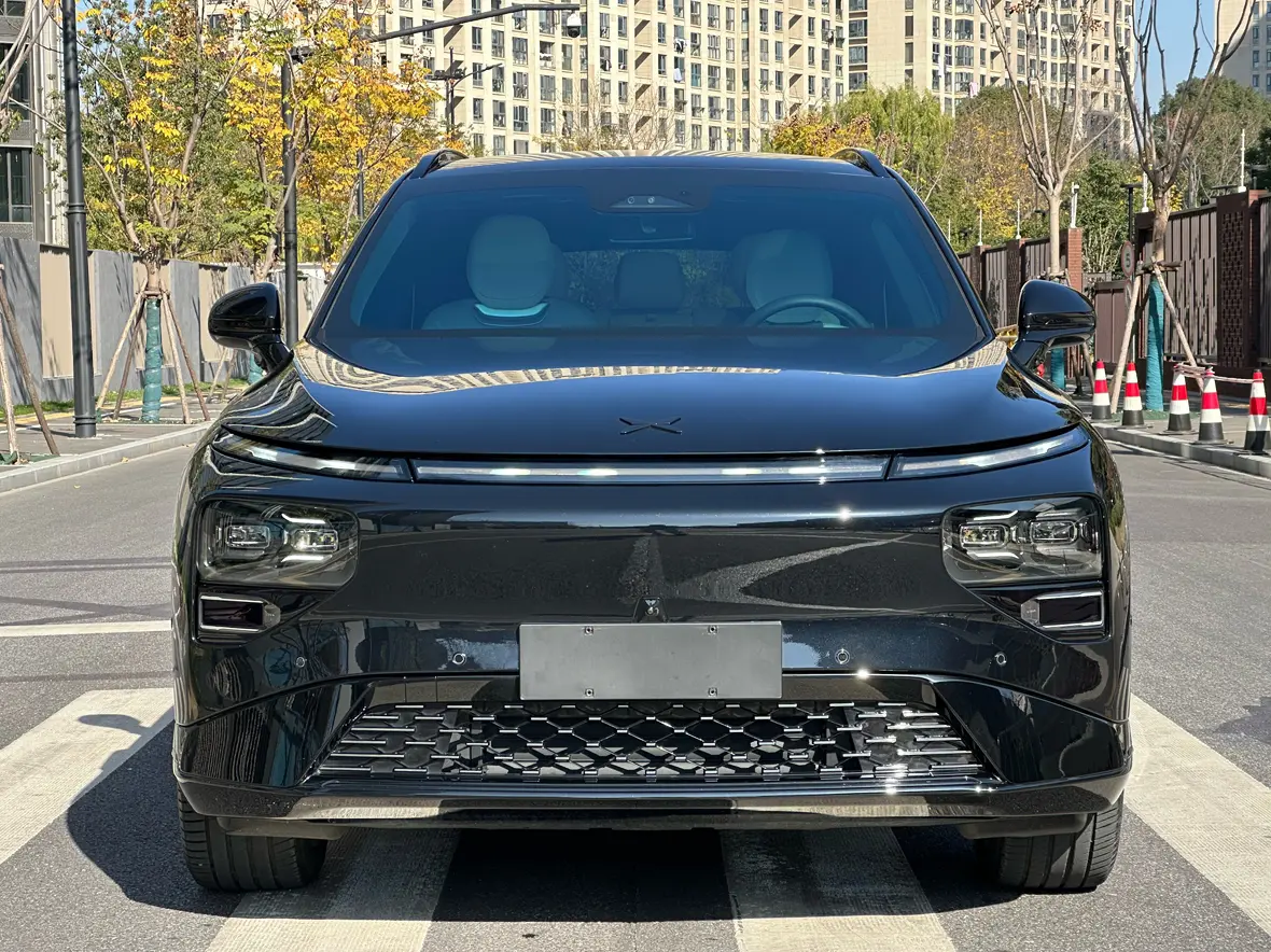 Xpeng G9  из Китая