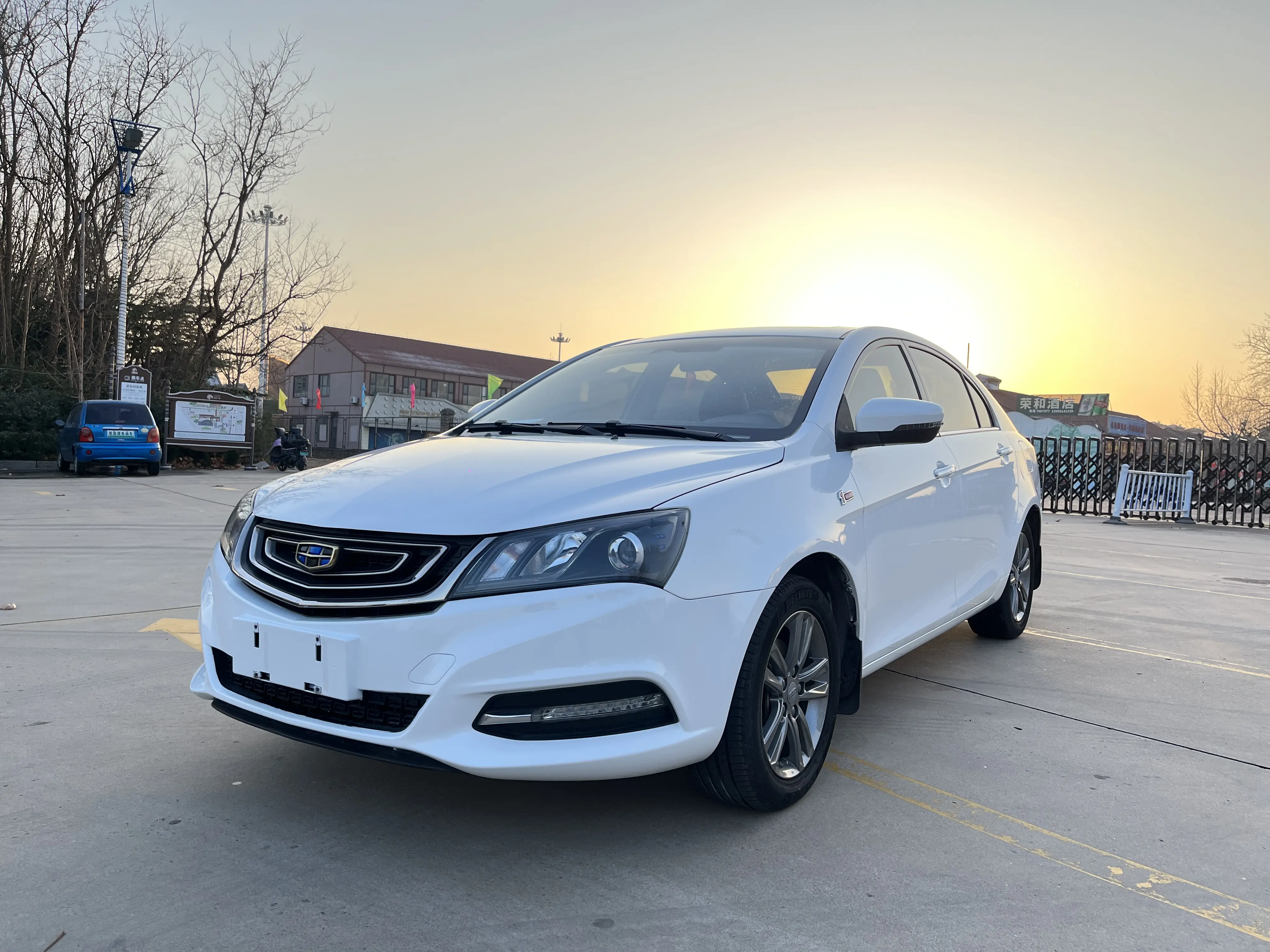 Geely Emgrand  из Китая