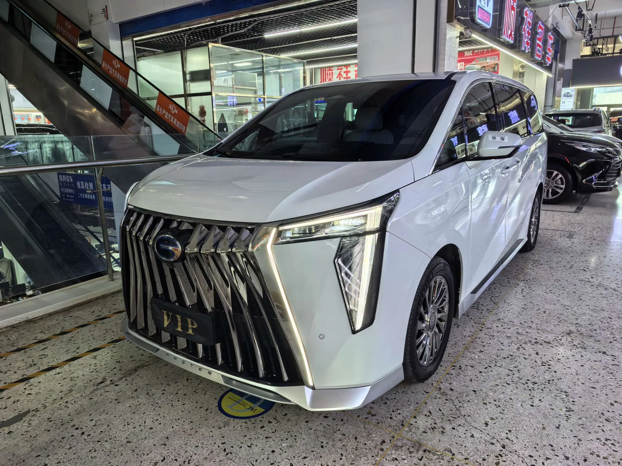 GAC Trumpchi M8  из Китая