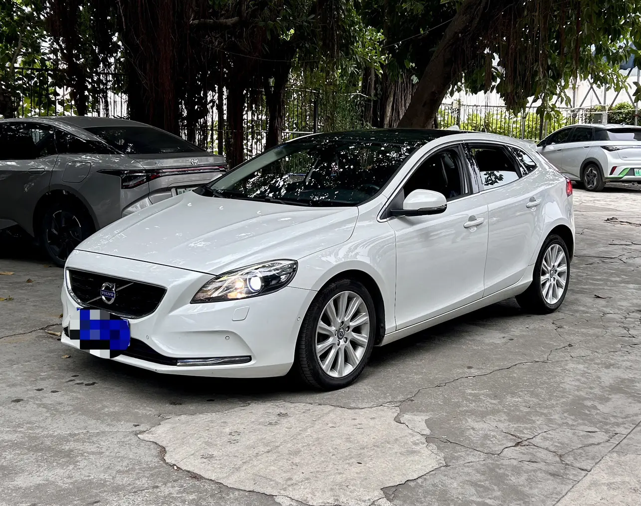 Volvo V40  из Китая