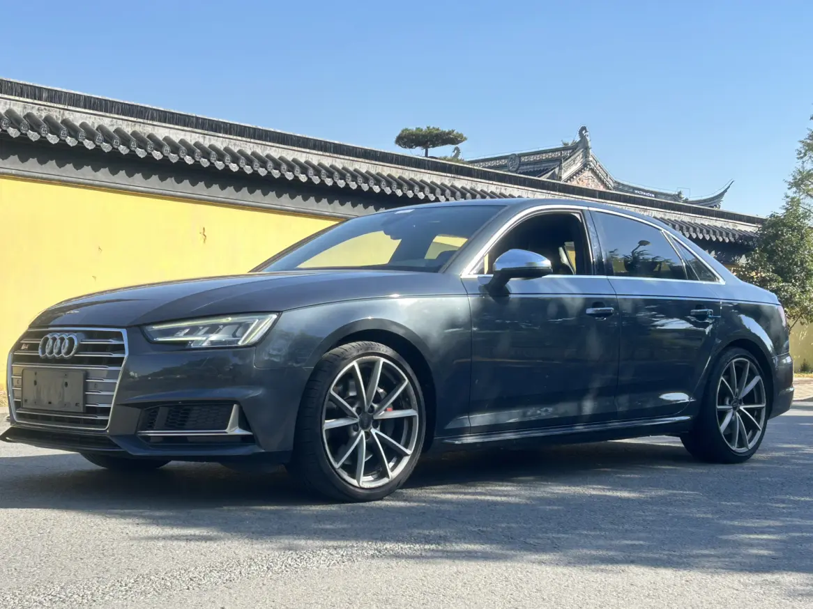 Audi S4  из Китая