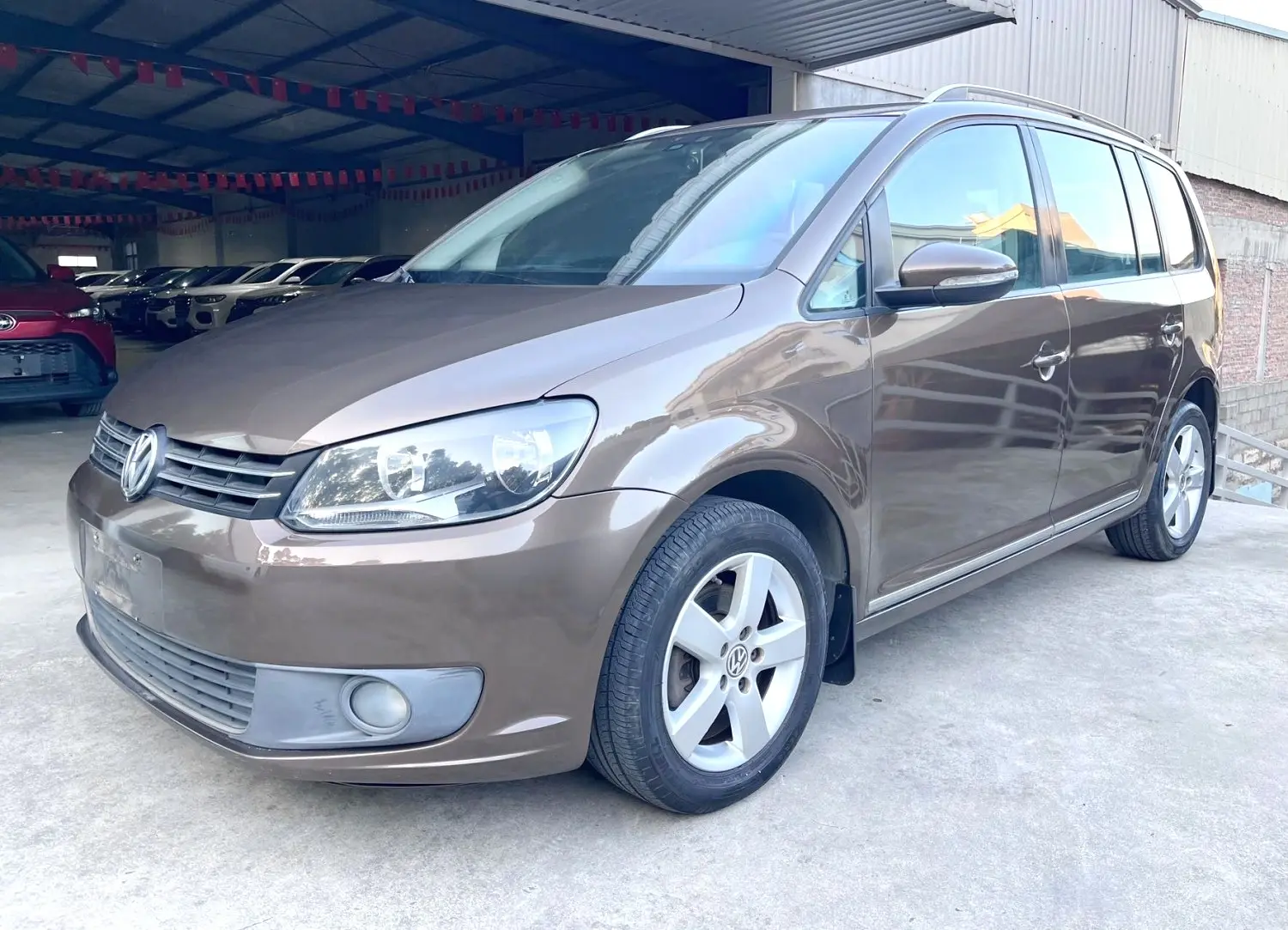 Volkswagen Touran  из Китая