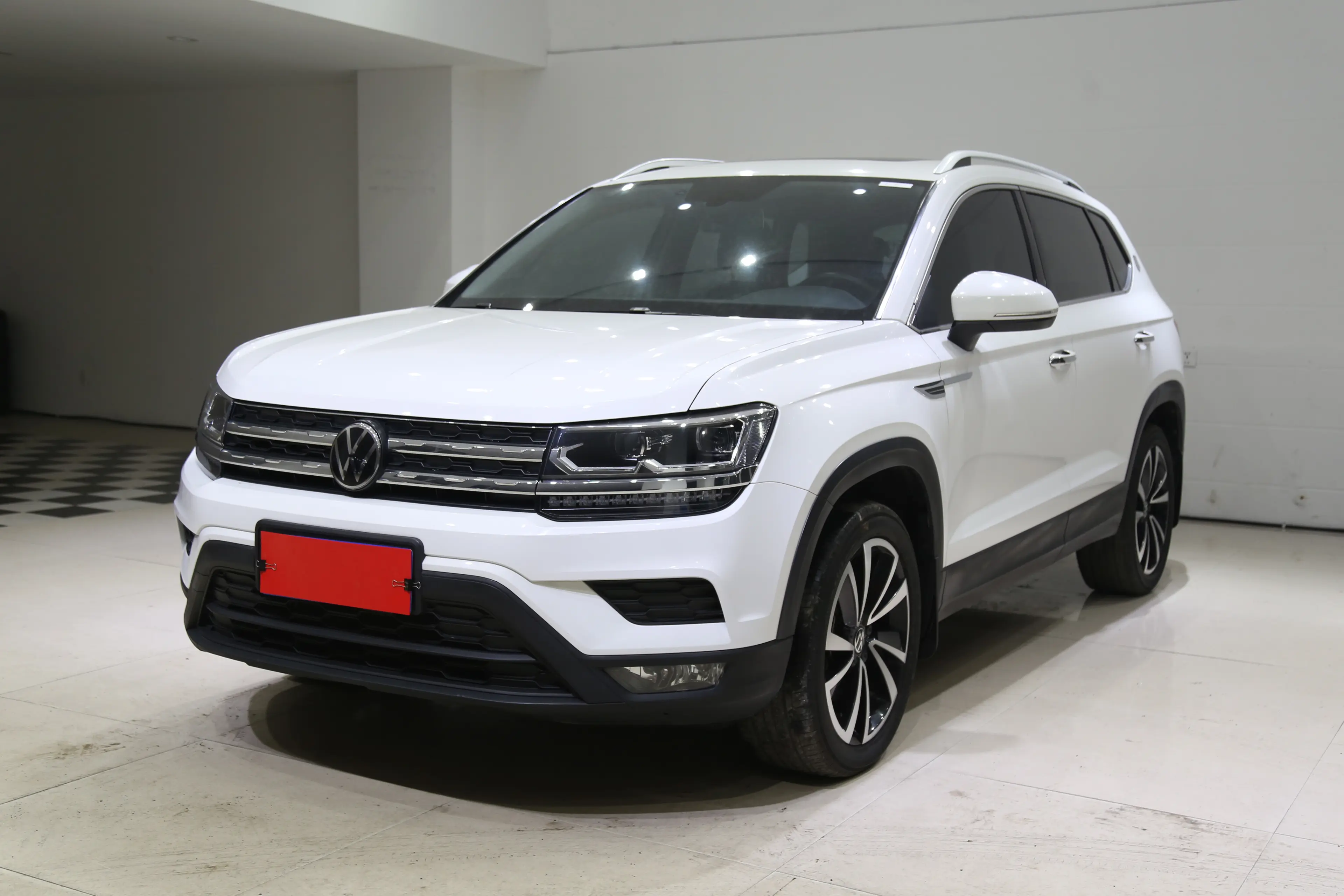 Volkswagen Tharu  из Китая