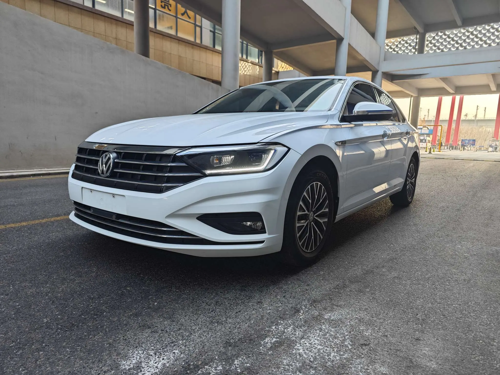 Volkswagen Sagitar  из Китая