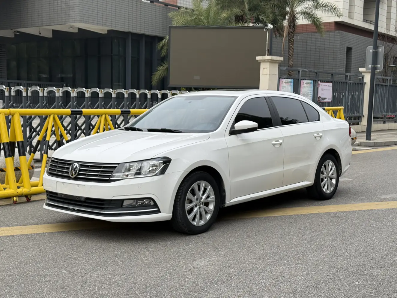 Volkswagen Lavida  из Китая