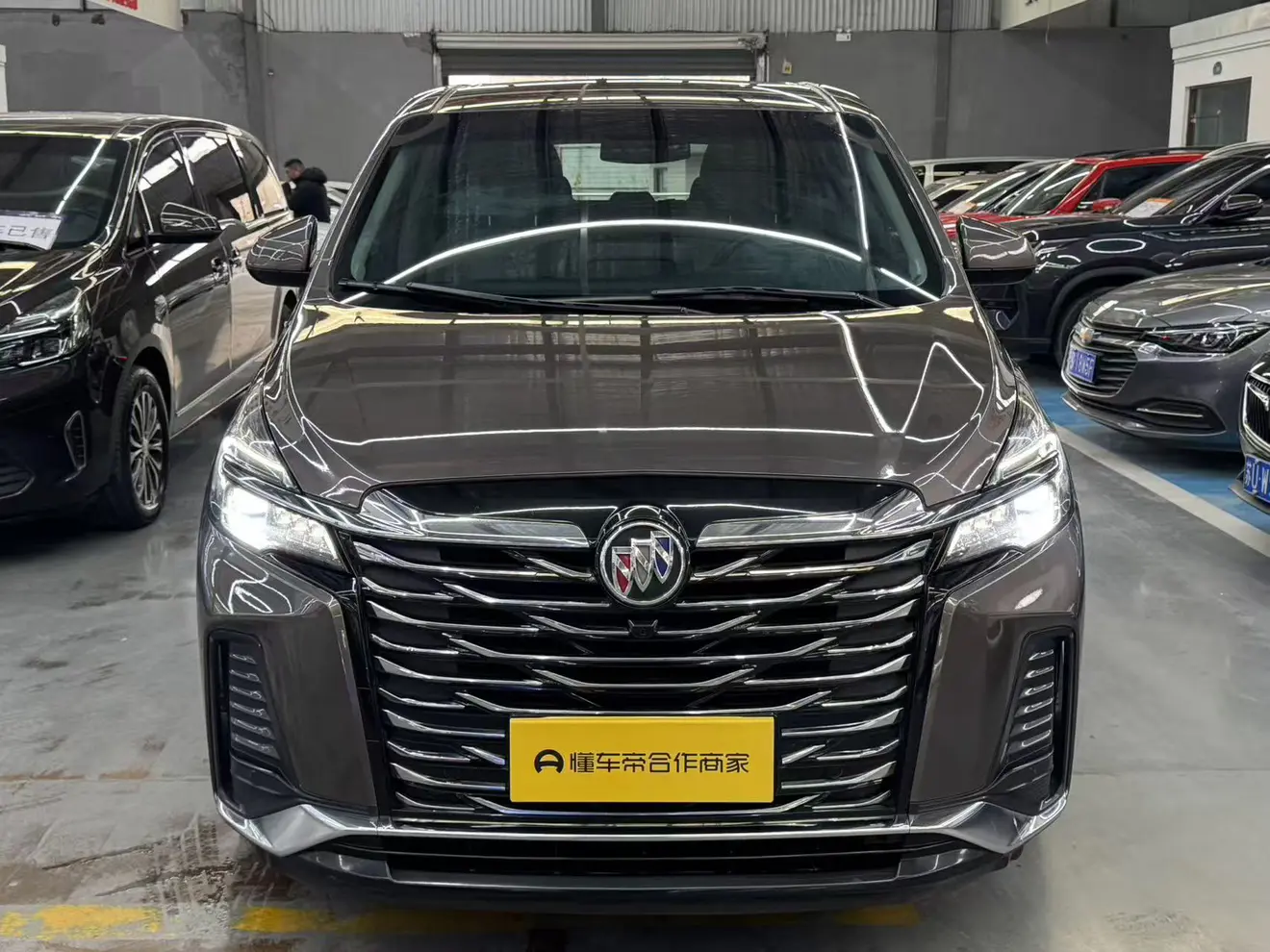 Buick GL8  из Китая