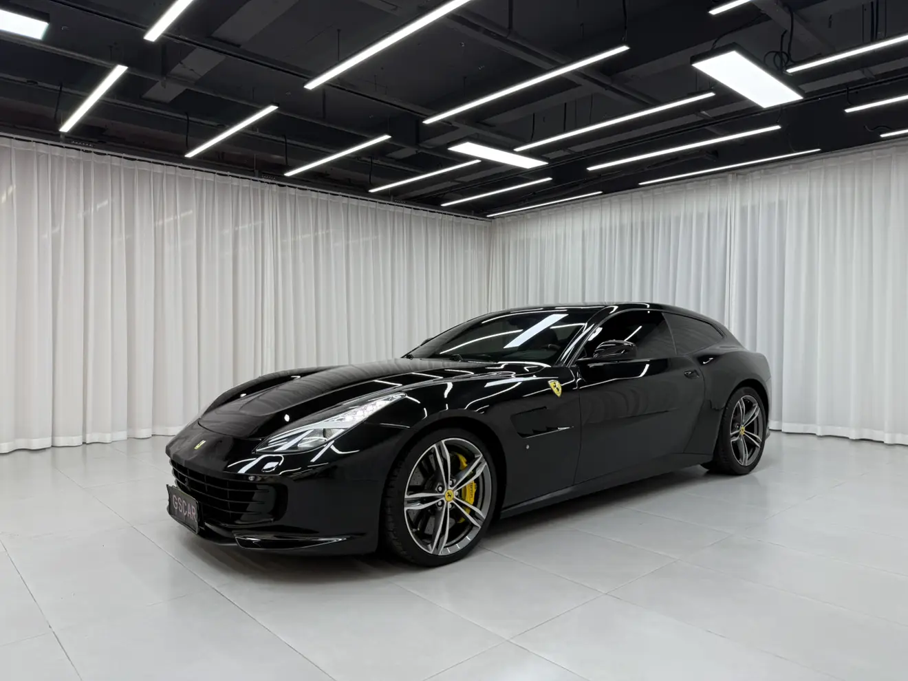 Ferrari GTC4Lusso  из Китая