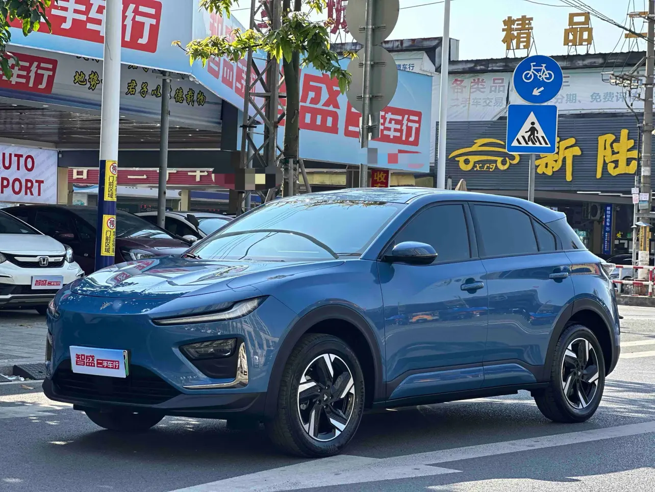 NETA NezhaX  из Китая