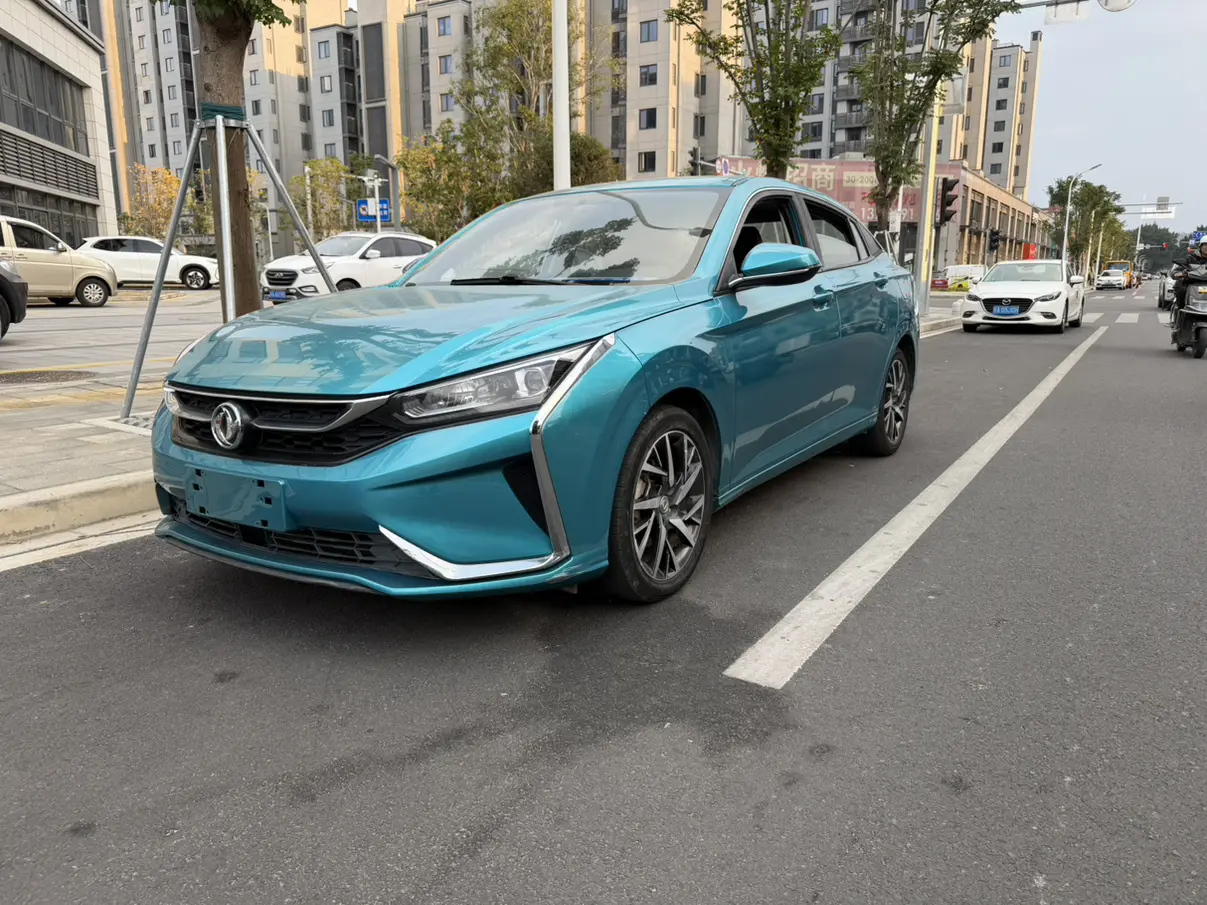 Dongfeng Yixuan  из Китая