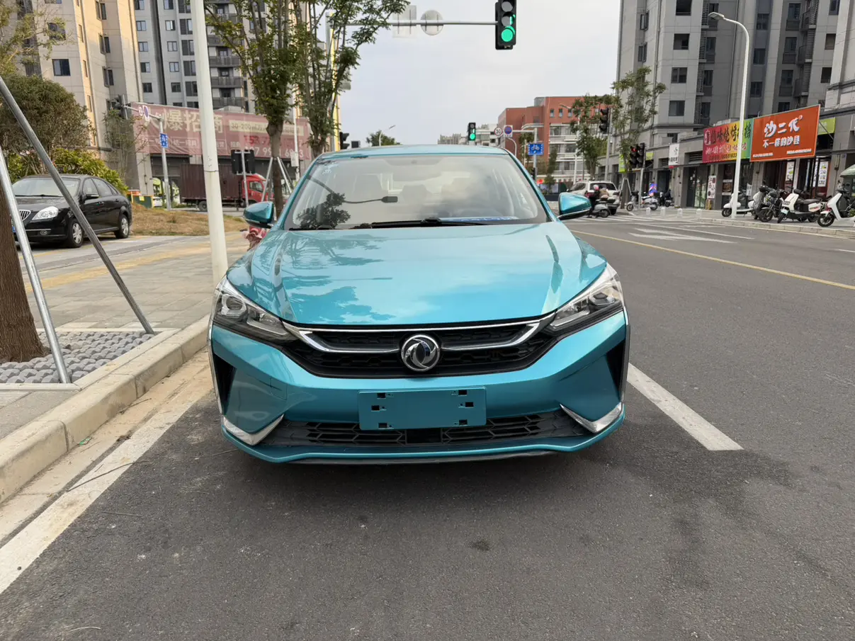 Dongfeng Yixuan  из Китая