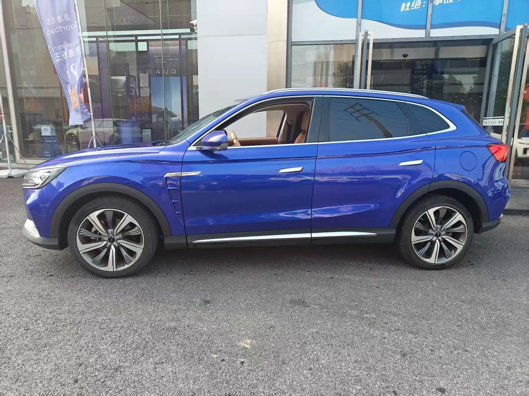 Roewe Marvel X  из Китая