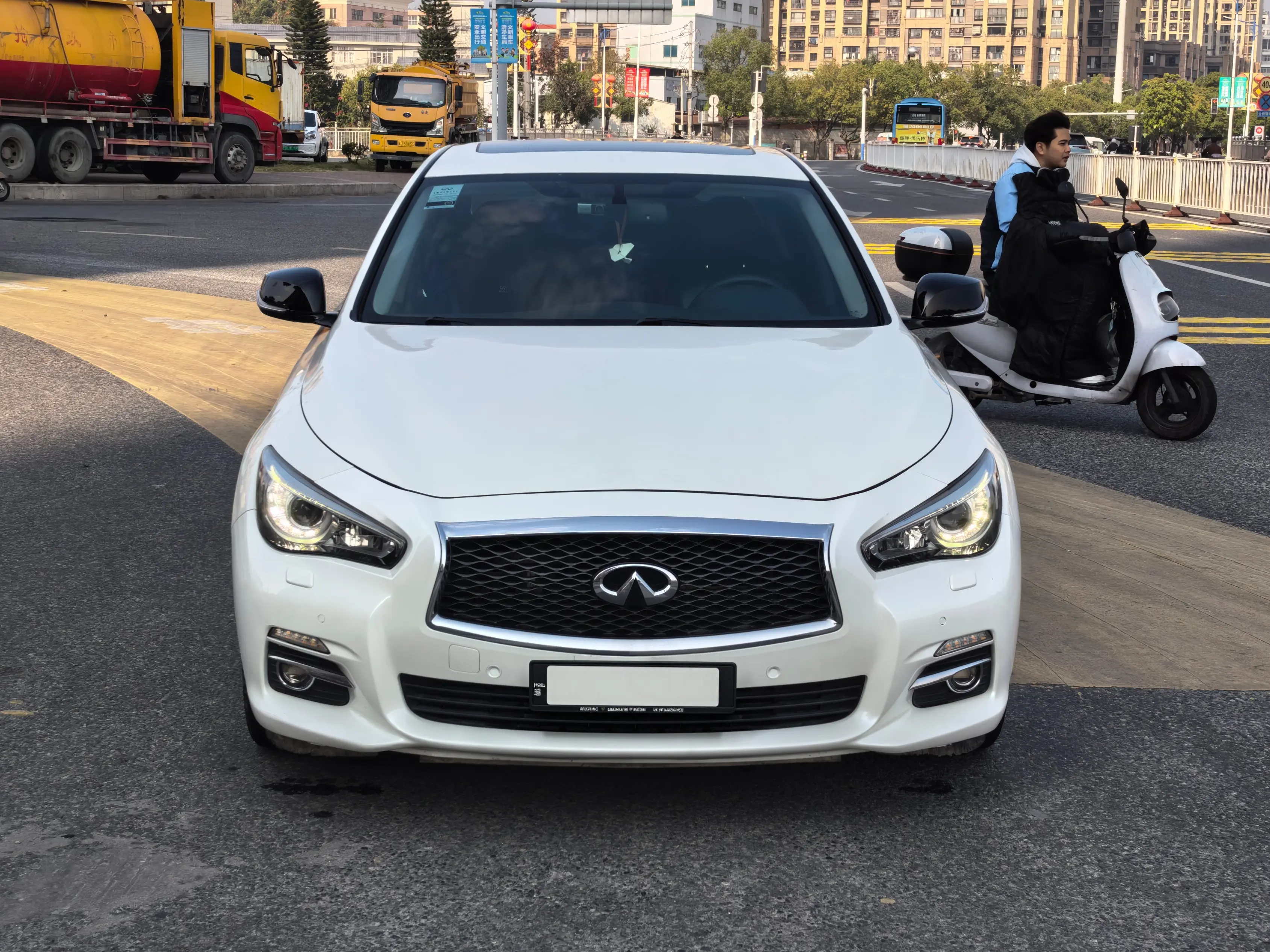 Infiniti Q50L  из Китая