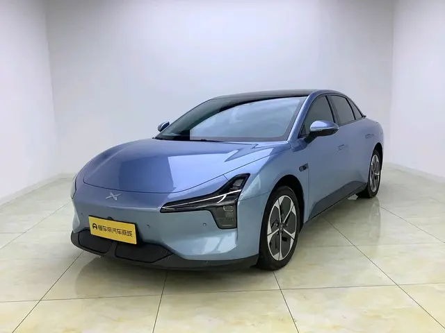 Xpeng Xiaopeng MONA M03  из Китая