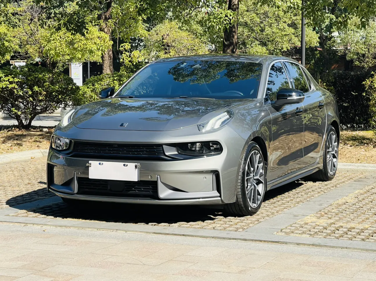 Lynk & Co 03