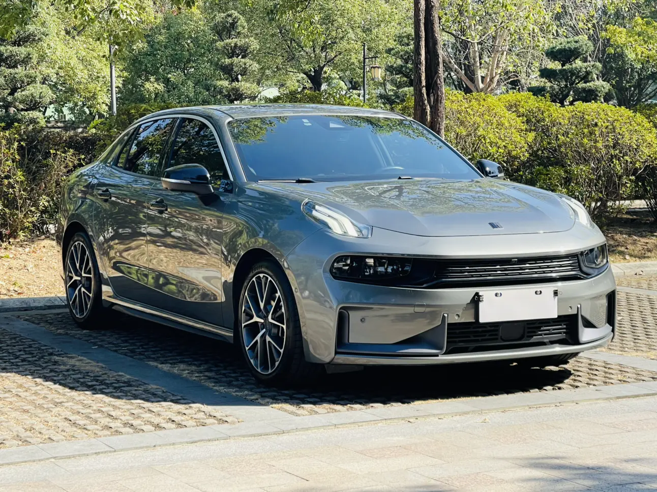 Lynk & Co 03