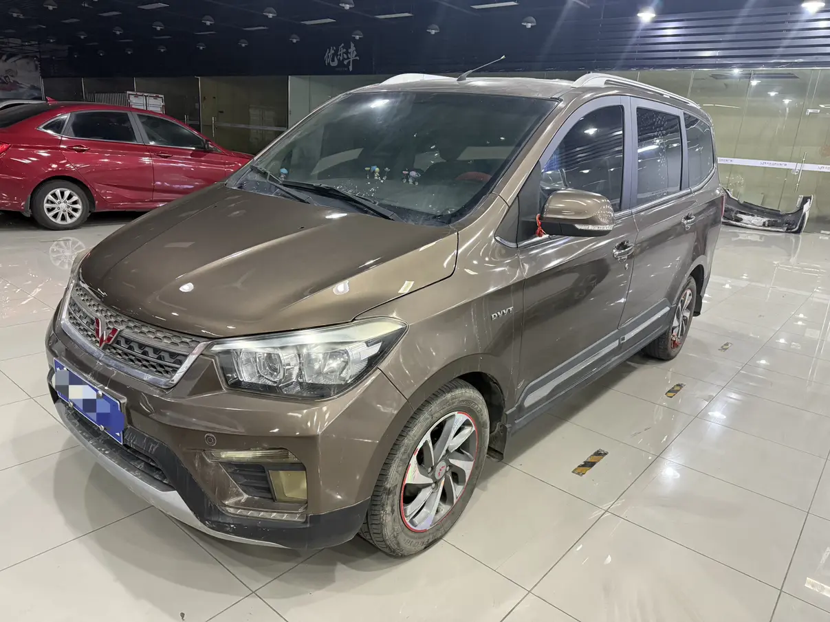 Wuling Hongguang  из Китая