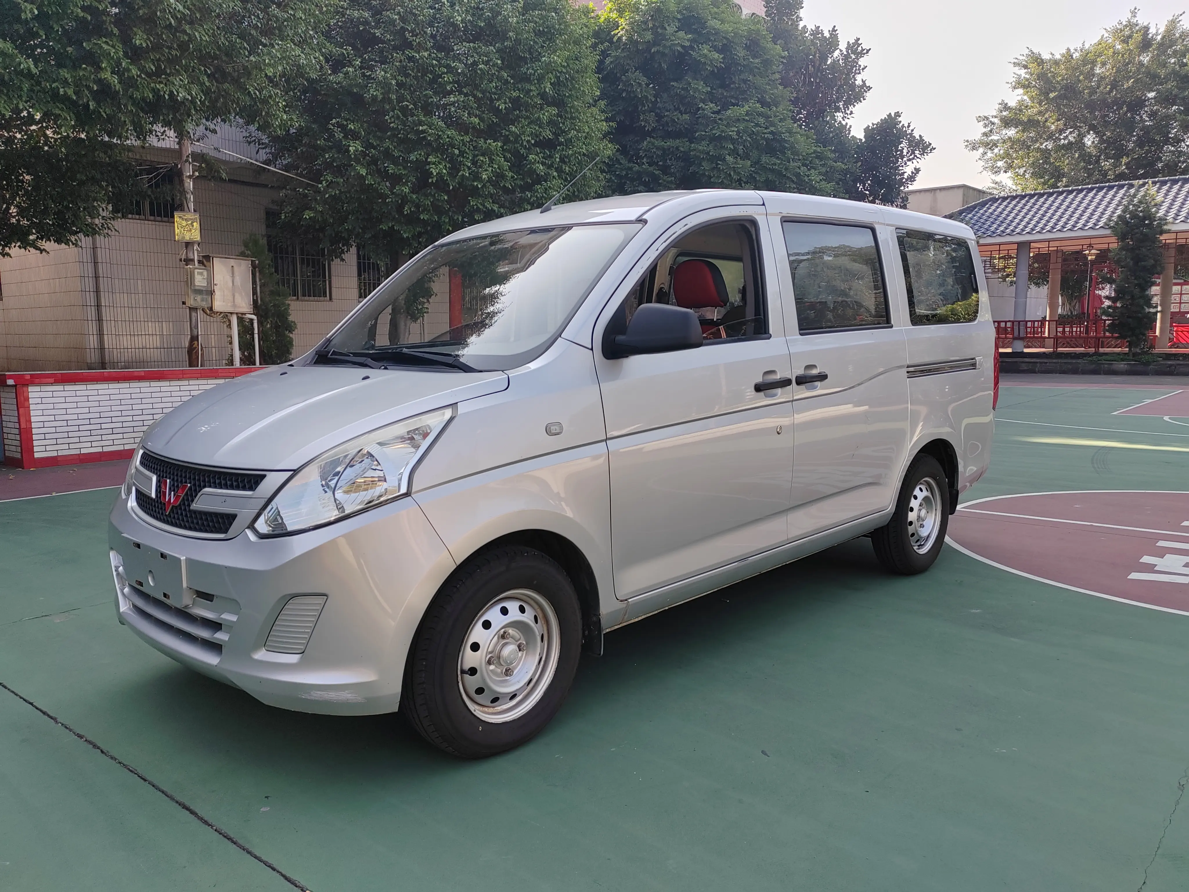 Wuling Rongguang V  из Китая
