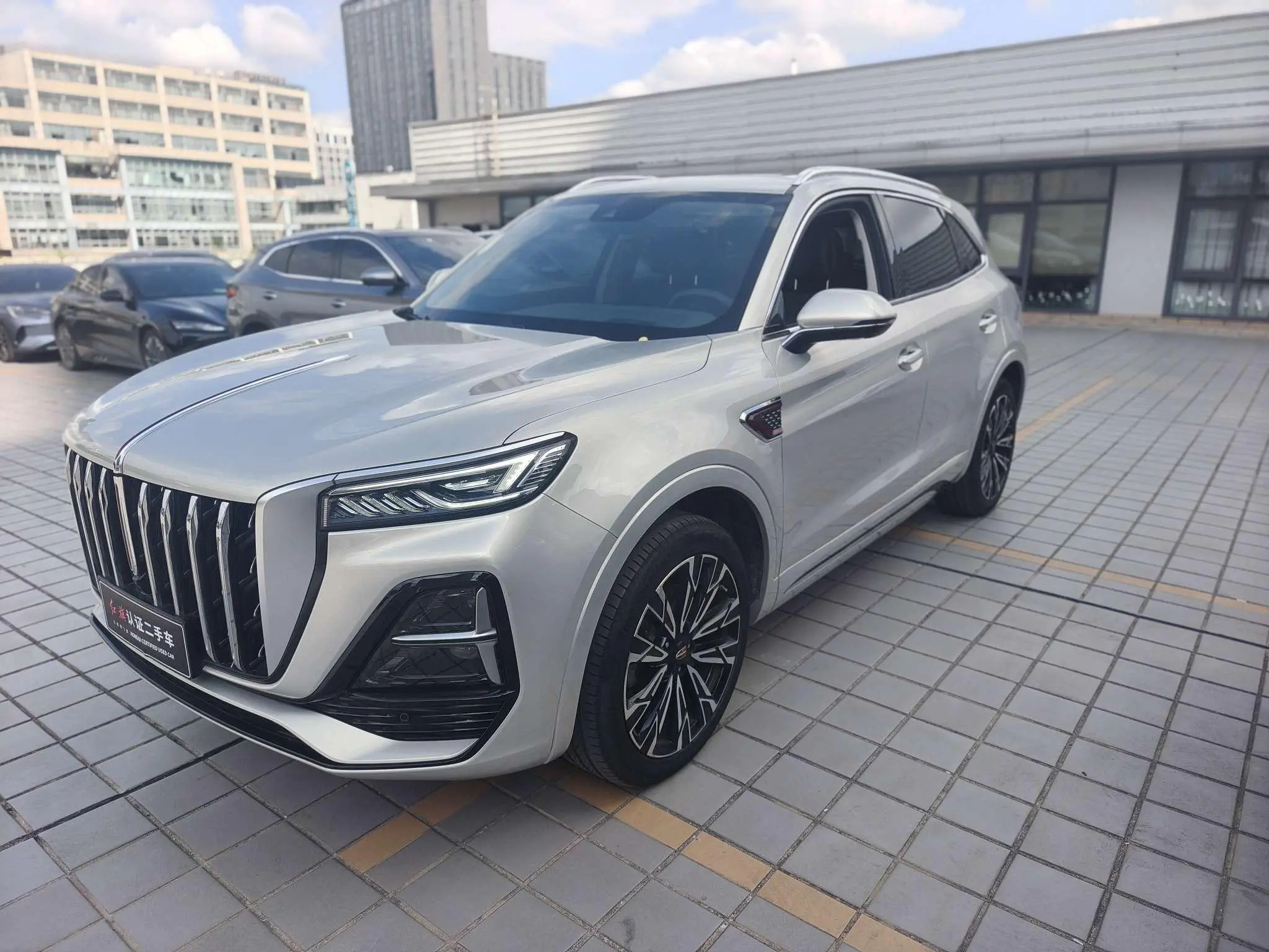 Hongqi HS5  из Китая