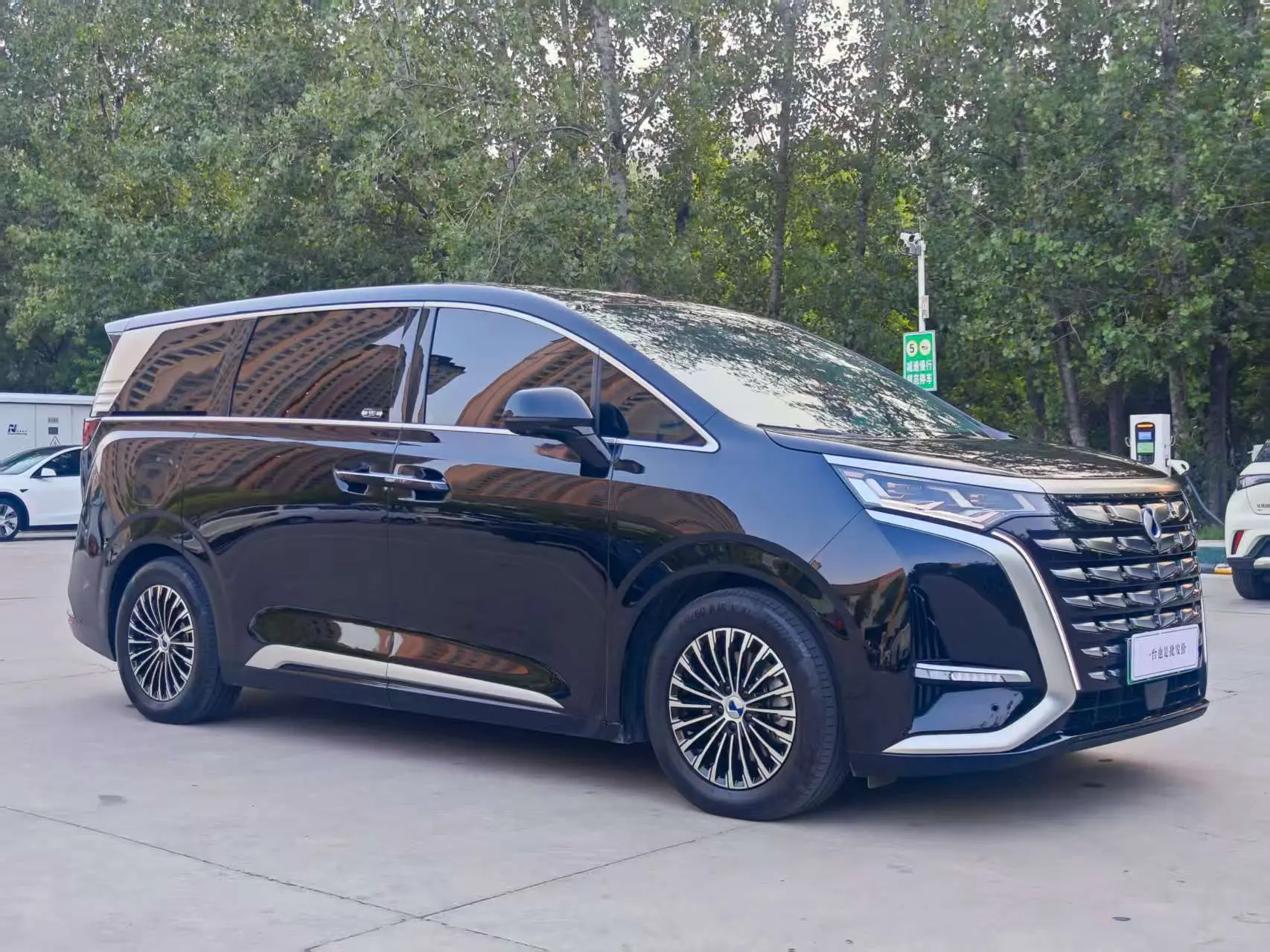 Denza D9 DM  из Китая