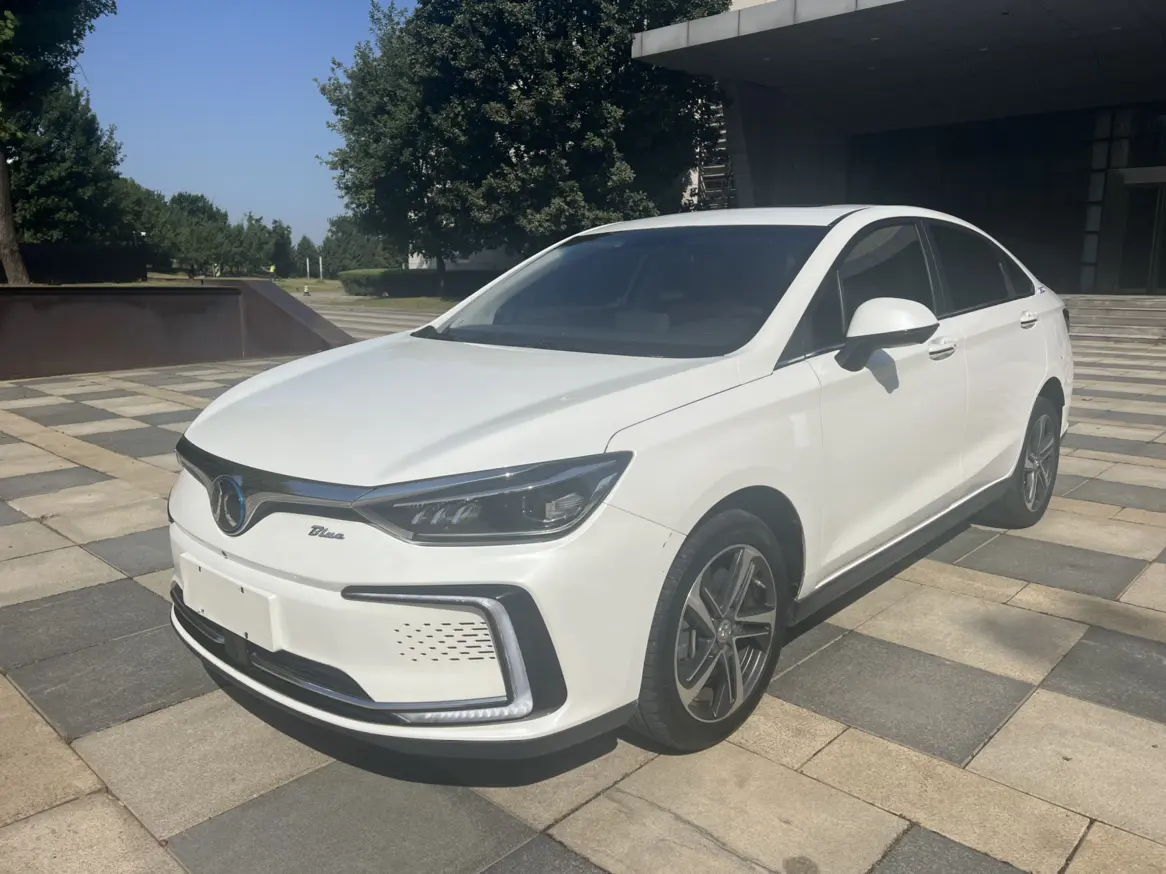 BAIC Beijing EU5  из Китая