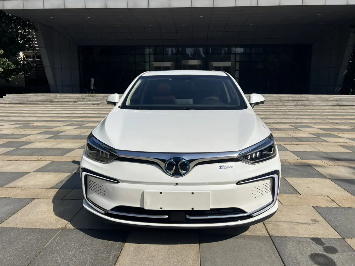 BAIC Beijing EU5  из Китая