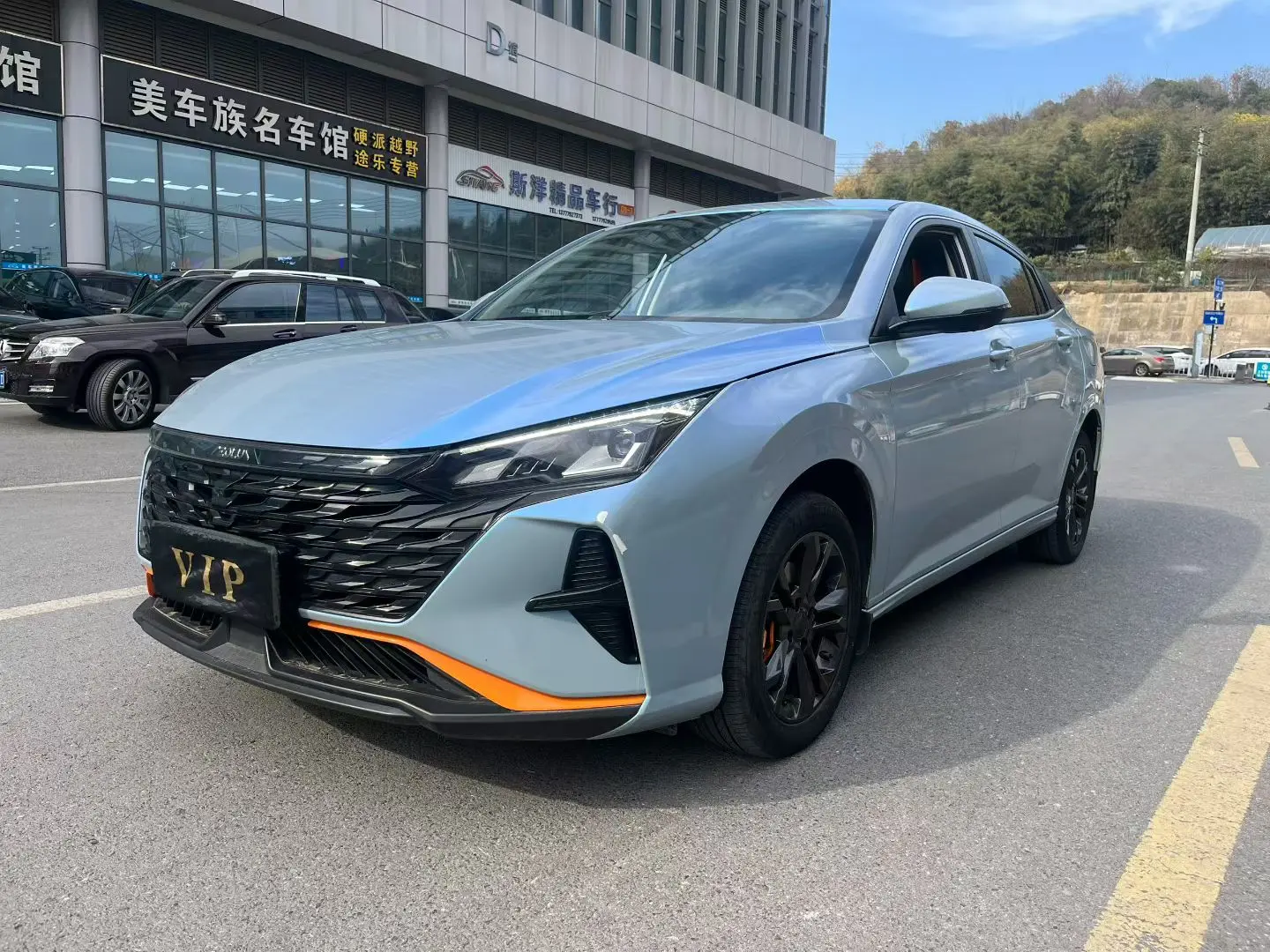 Dongfeng Yixuan  из Китая