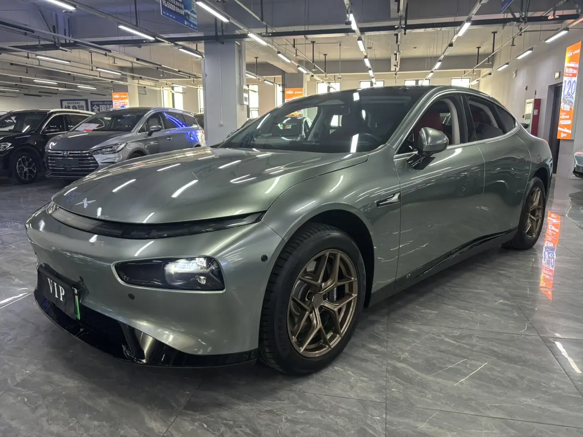 Xpeng P7  из Китая