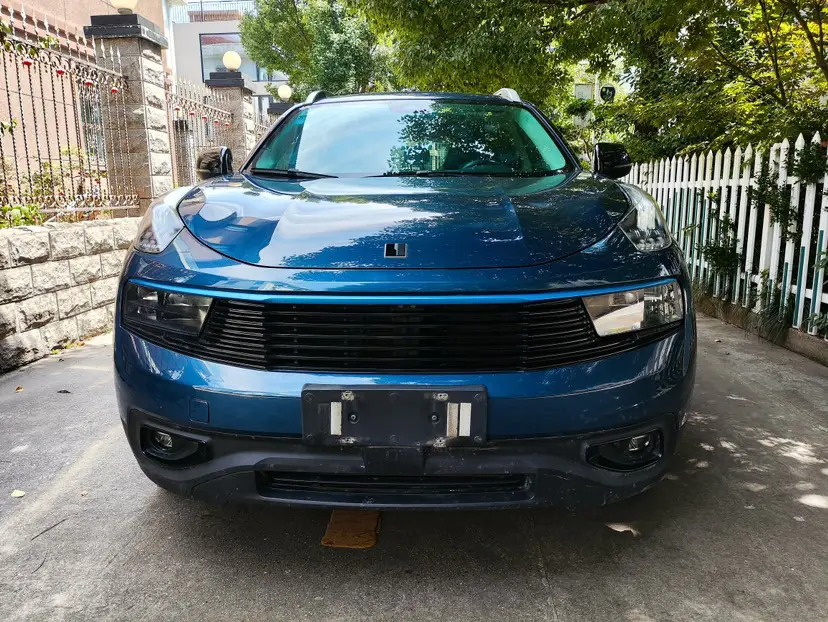 Lynk & Co 01  из Китая