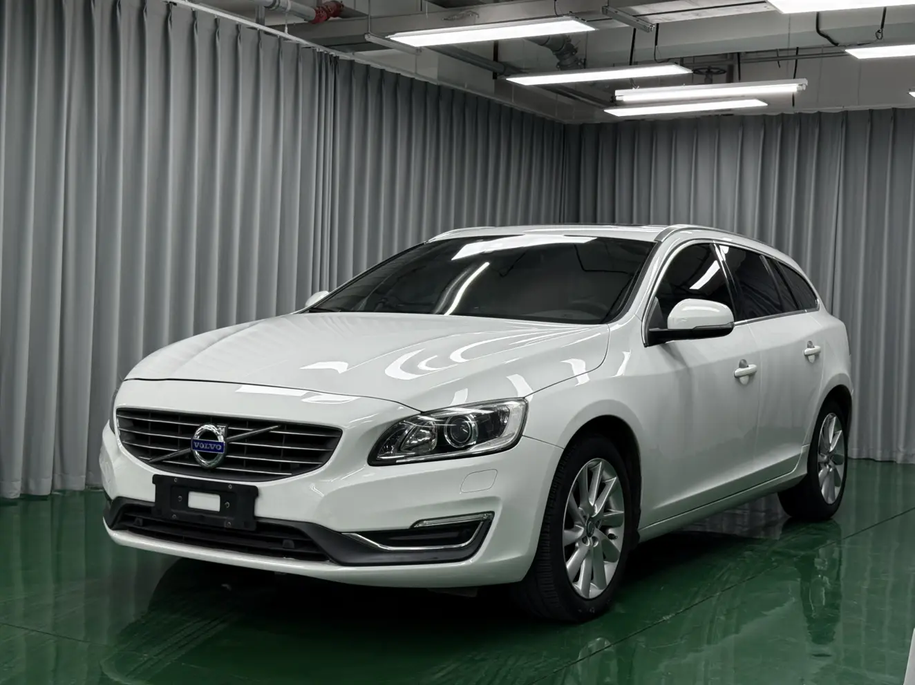 Volvo V60  из Китая