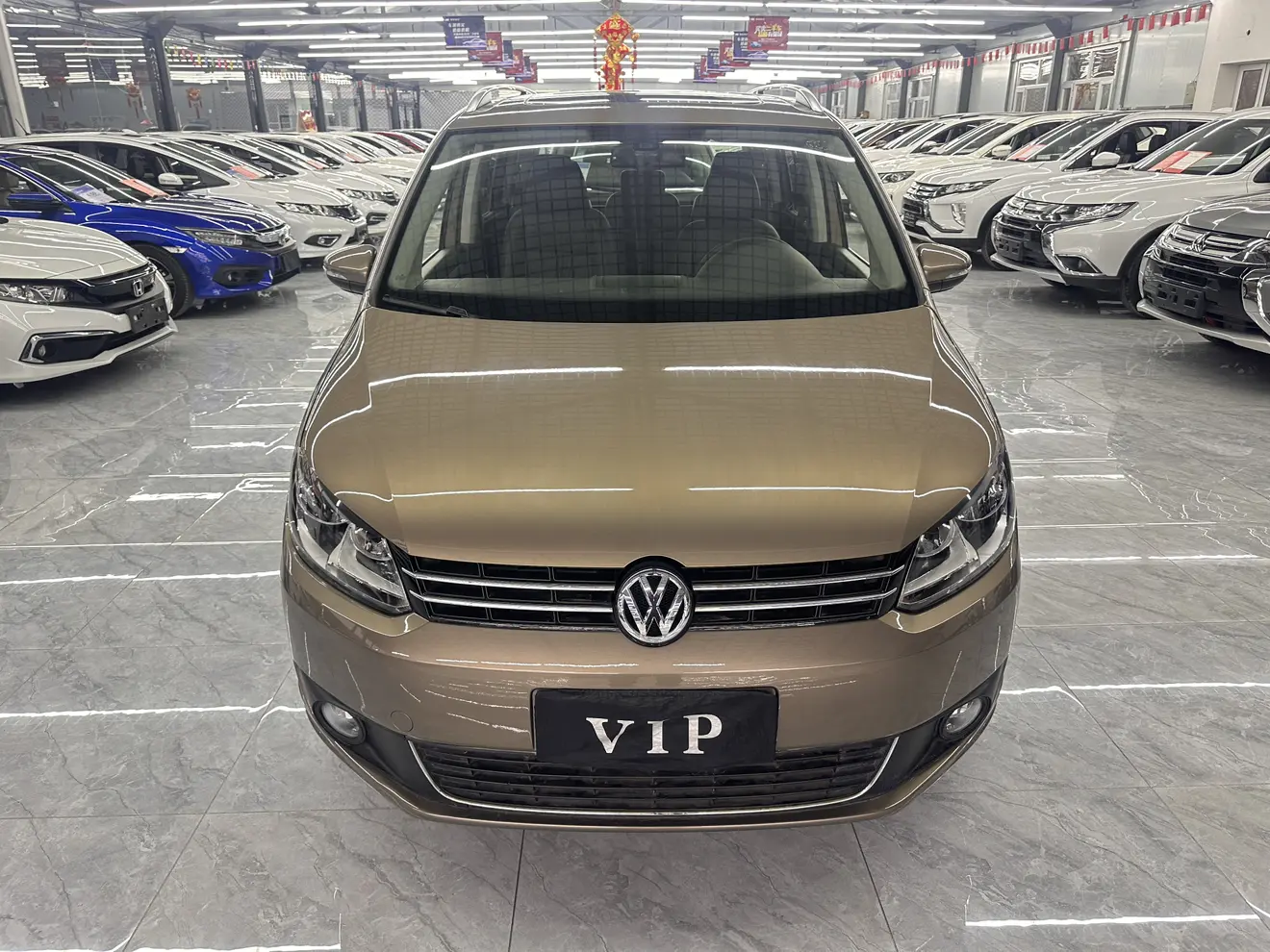 Volkswagen Touran  из Китая