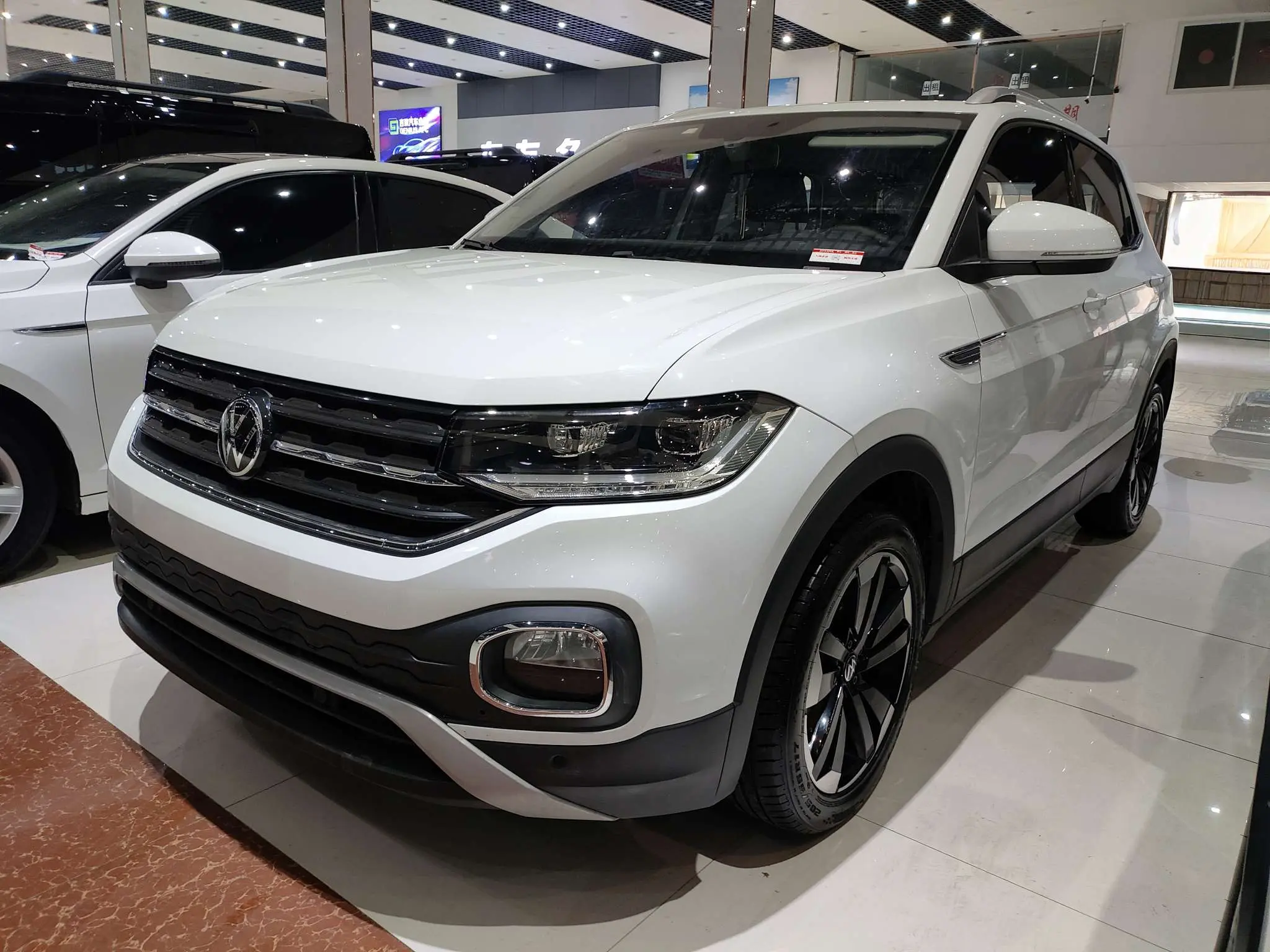 Volkswagen Explore the shadows  из Китая