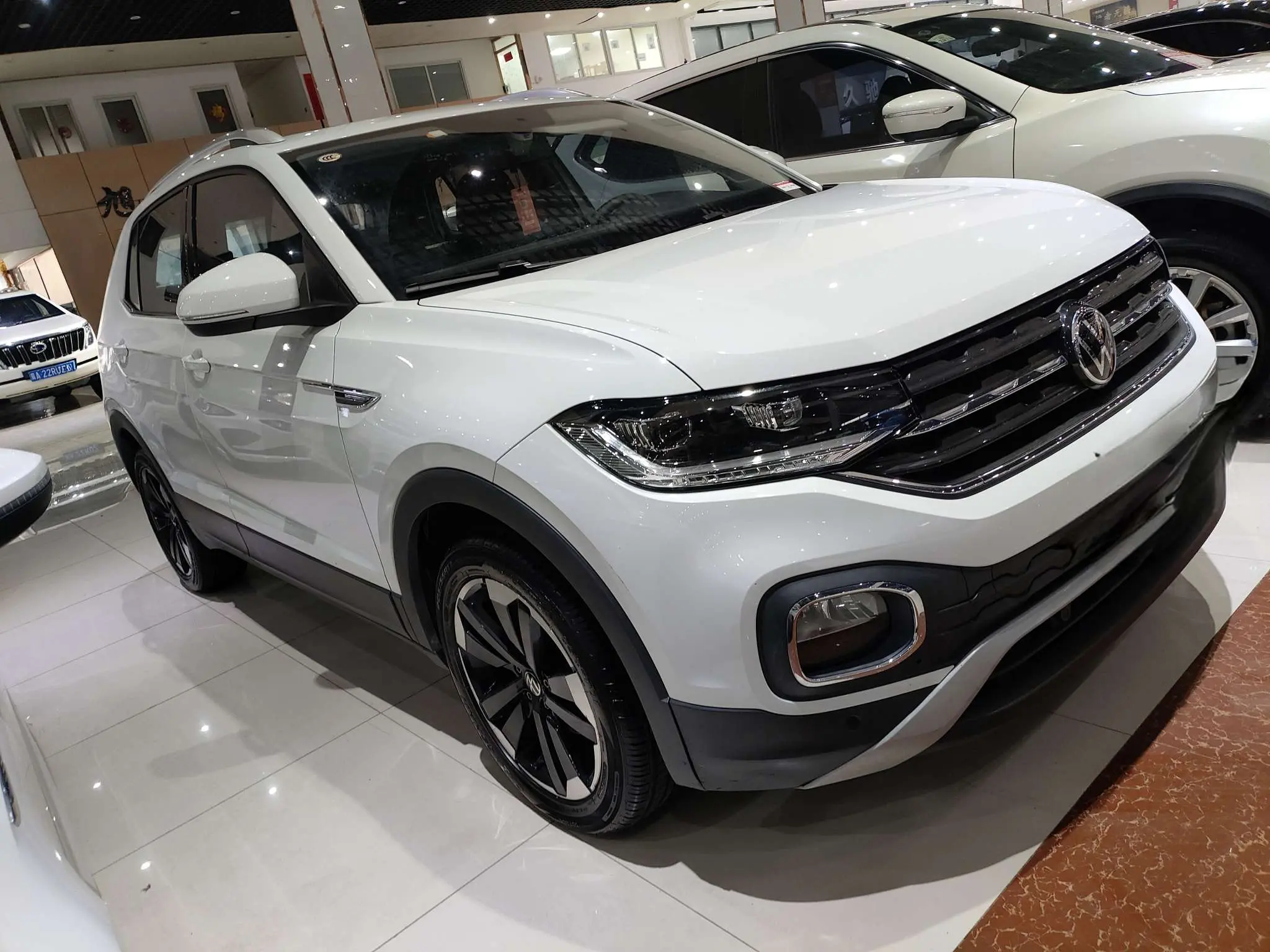 Volkswagen Explore the shadows  из Китая